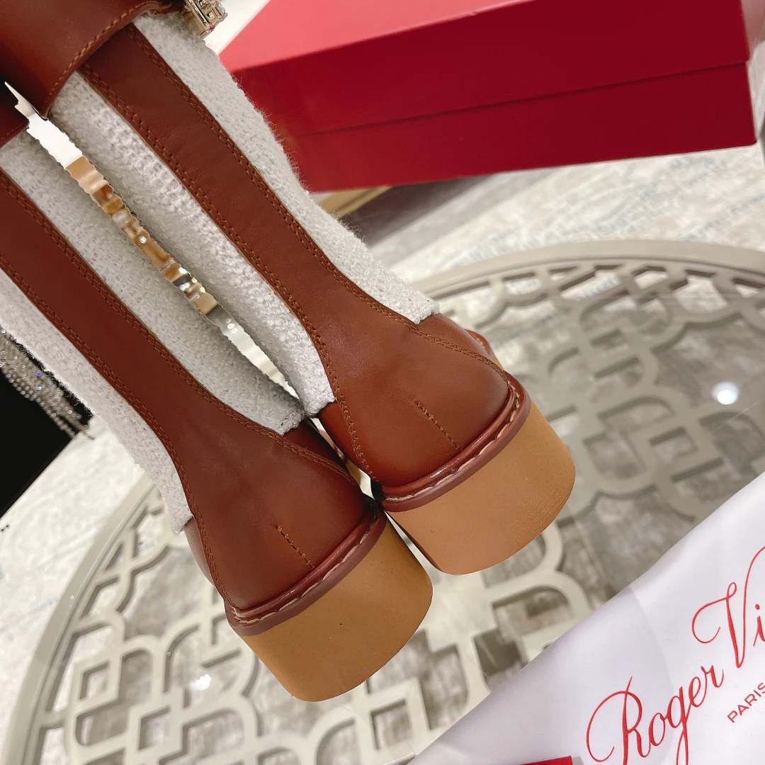 Тканевые ботинки Martin средней высоты, в британском стиле.