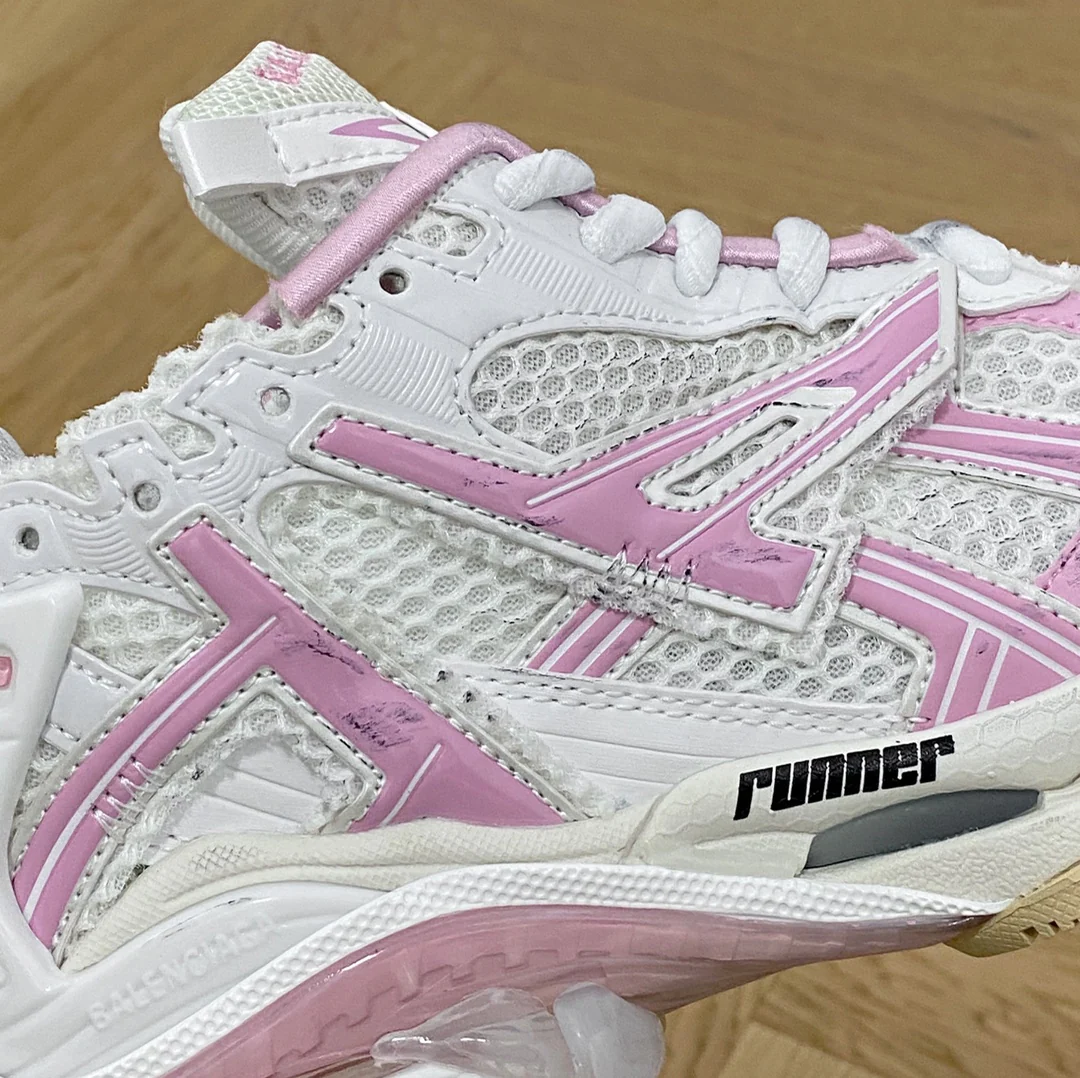 Кроссовки Balenciaga Runner Chunky Shoes - черно-белые