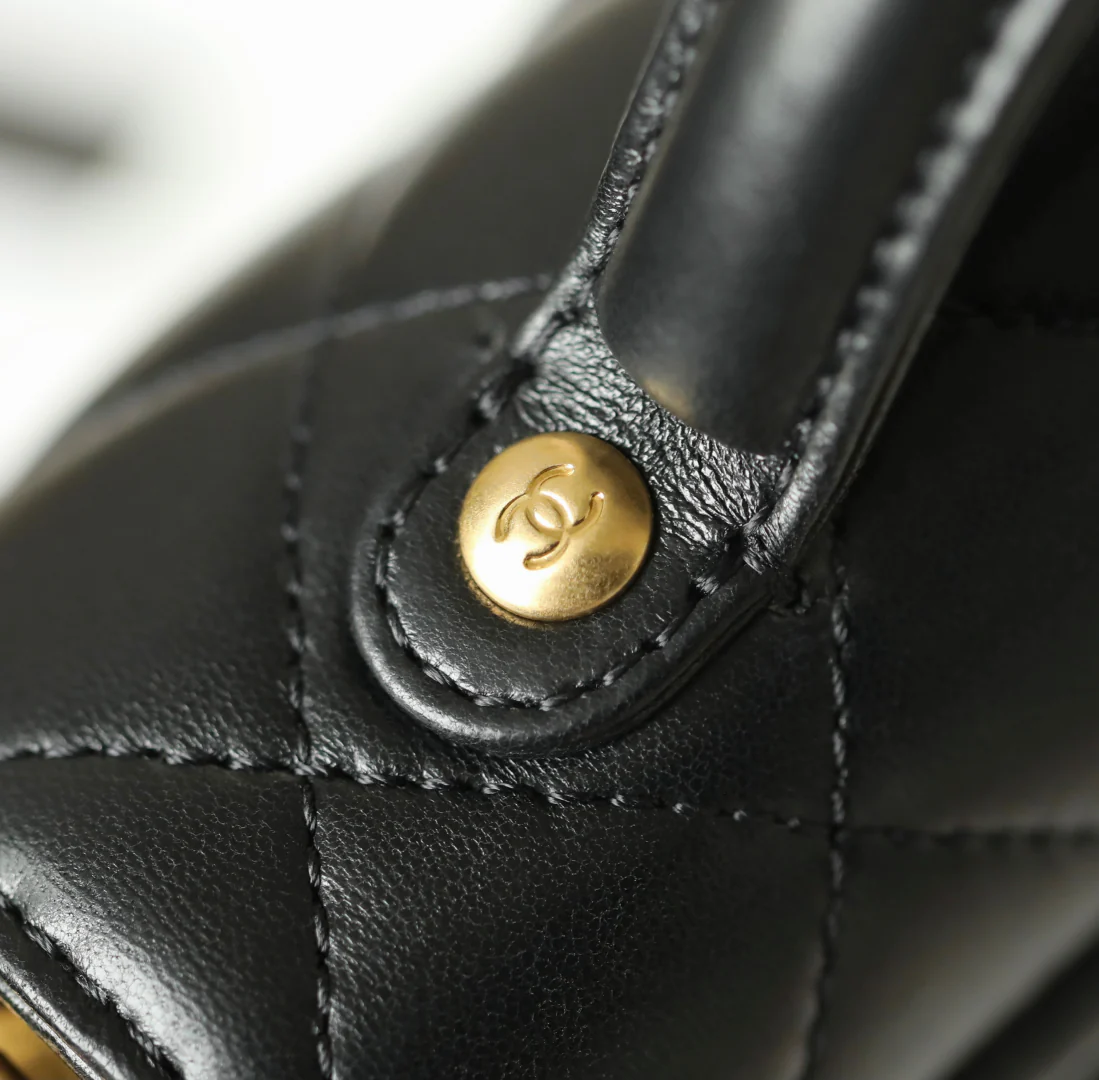 Мини-юбка Chanel Kelly из шерсти, черная, 25 пенсов.