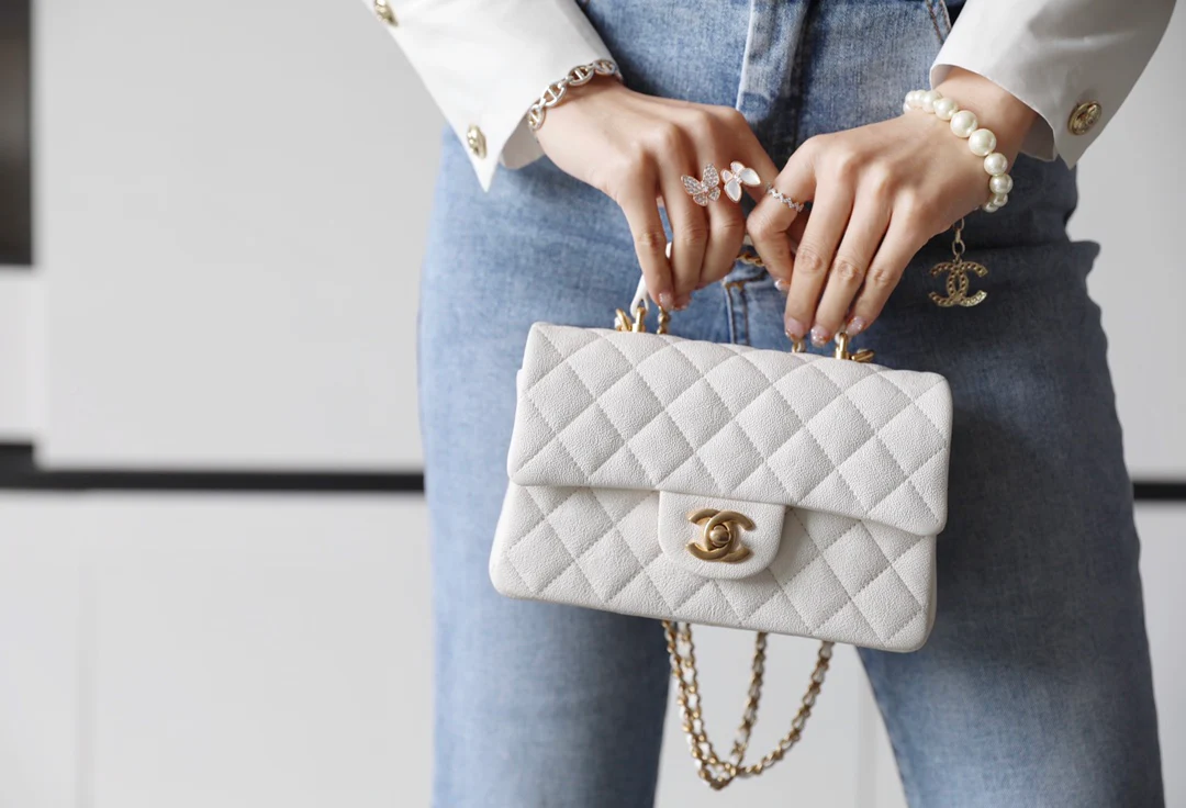 Новинка сезона весна/лето 2023 от Chanel - Кожа, текстура 