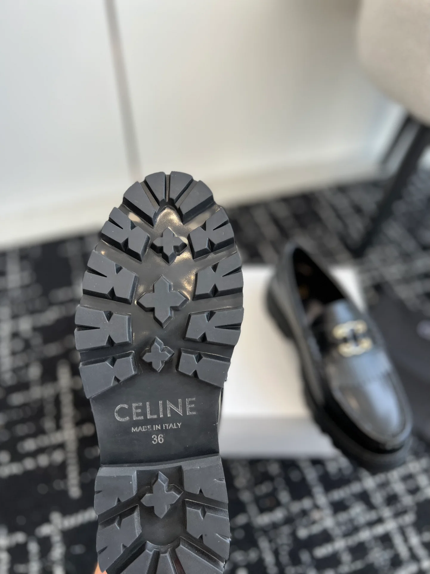 Celine - Весна/Лето 2023 Новинка - Лоферы Arc de Triomphe