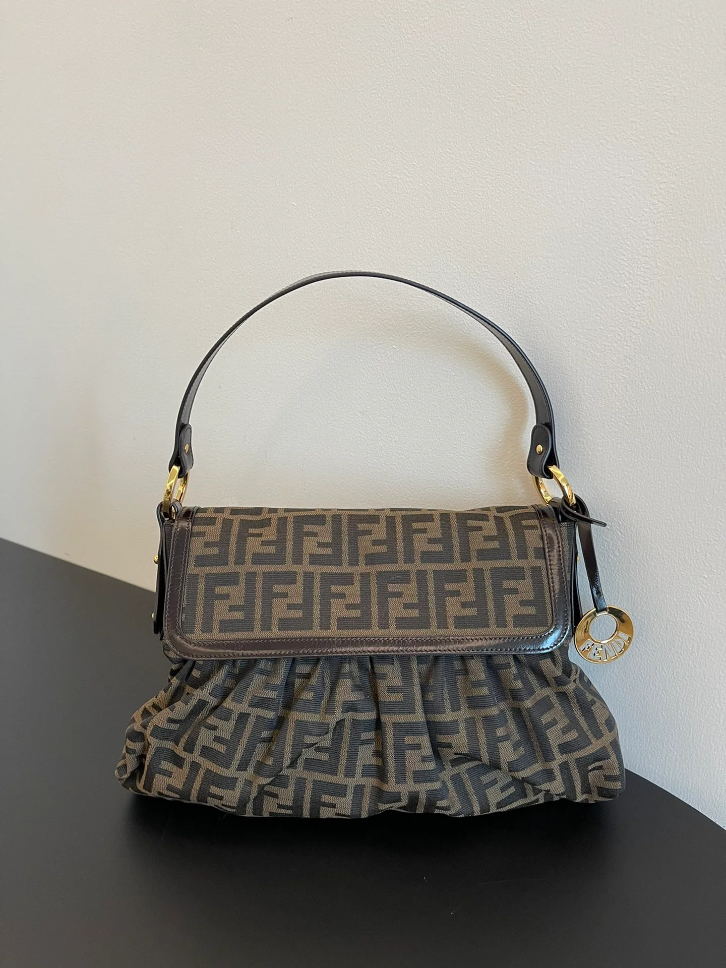 Большая винтажная сумка Fendi Monogram Ingot