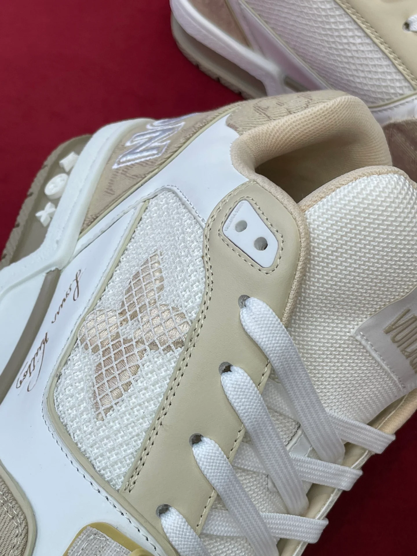 Кроссовки LV Trainer Series - Спортивная обувь - Унисекс - Белый/Абрикосовый