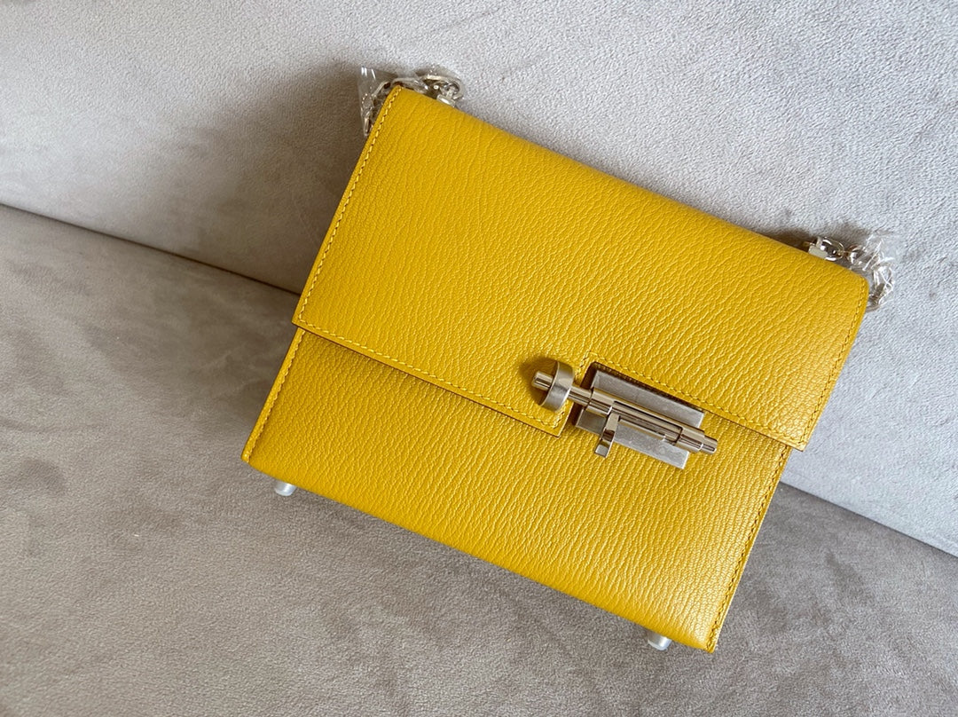 Миниатюрная пряжка Hermes Verrou из козьей кожи 9D янтарно-желтого цвета с серебряным покрытием