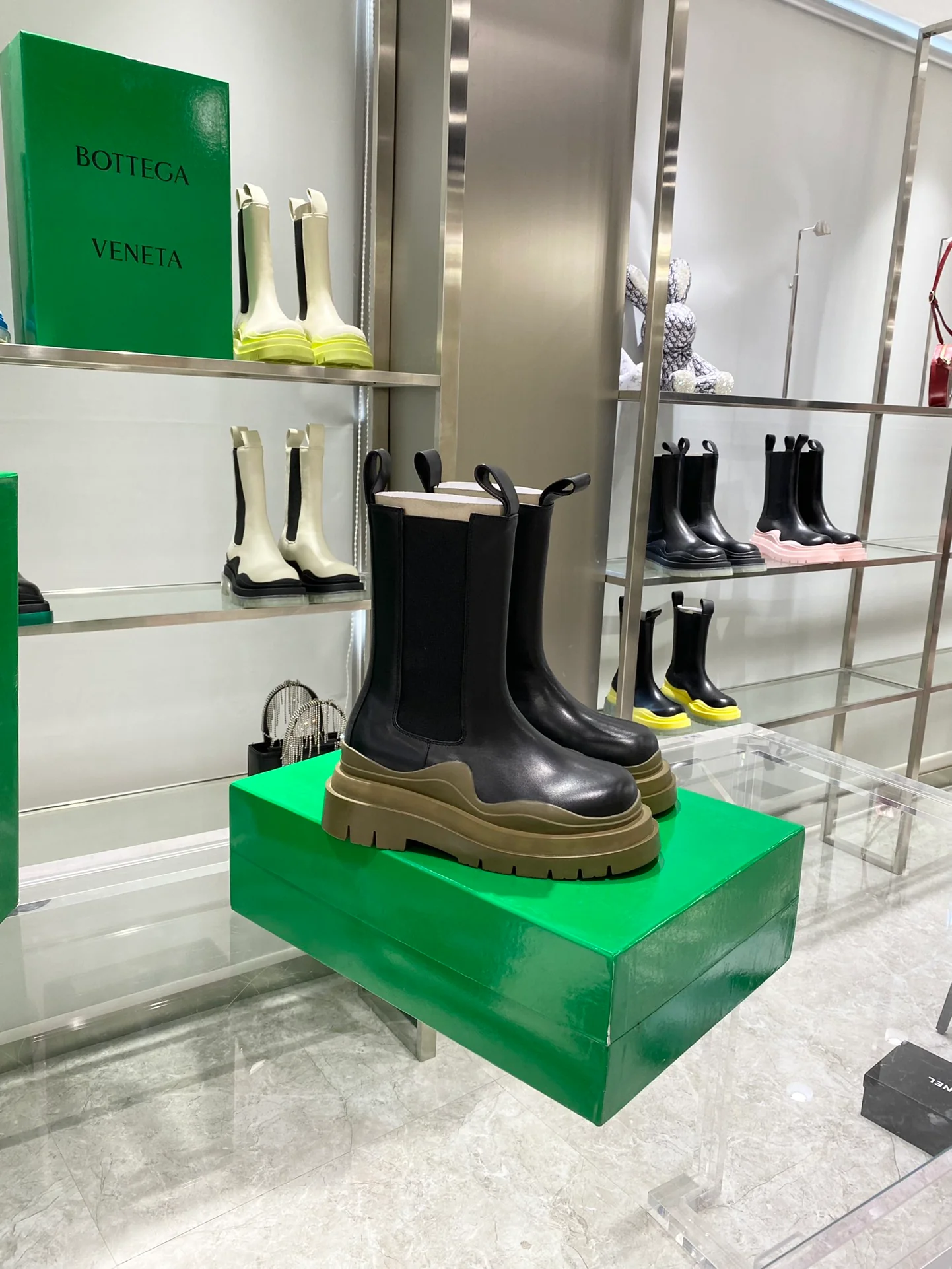 Ботинки BV до середины икры - черные с коричневой подошвой