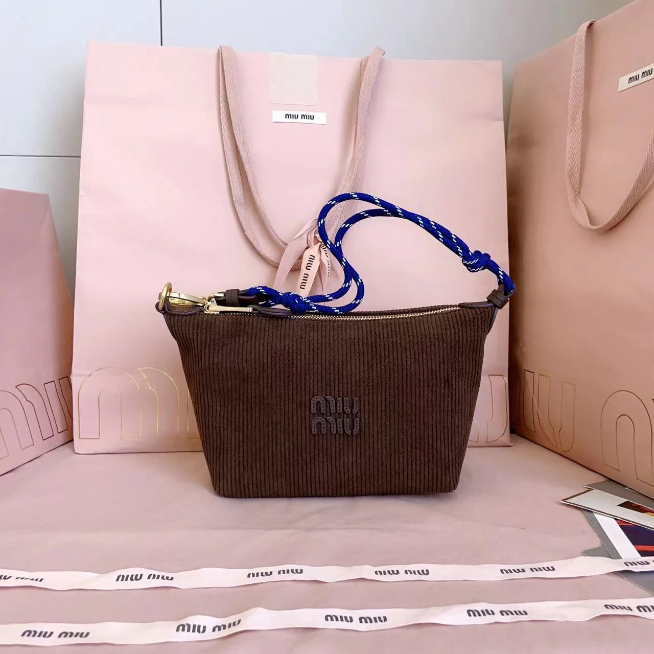 Сумка-ланч Miu Miu 5ne84 из замши, коричневая.