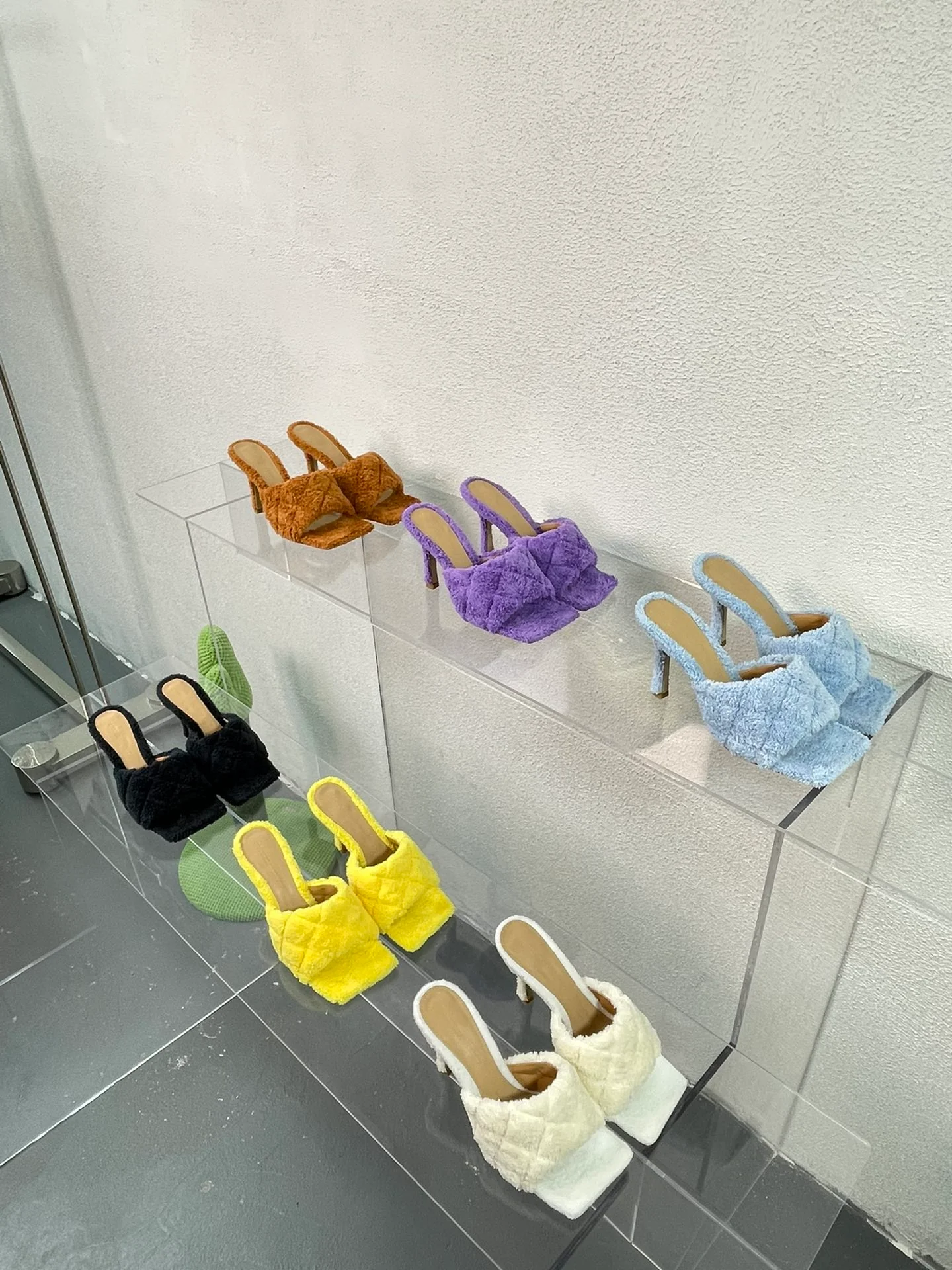 Новинка 2023 года от BV - Серия плюшевых тапочек - Тапочки на высоком каблуке - Светло-голубые