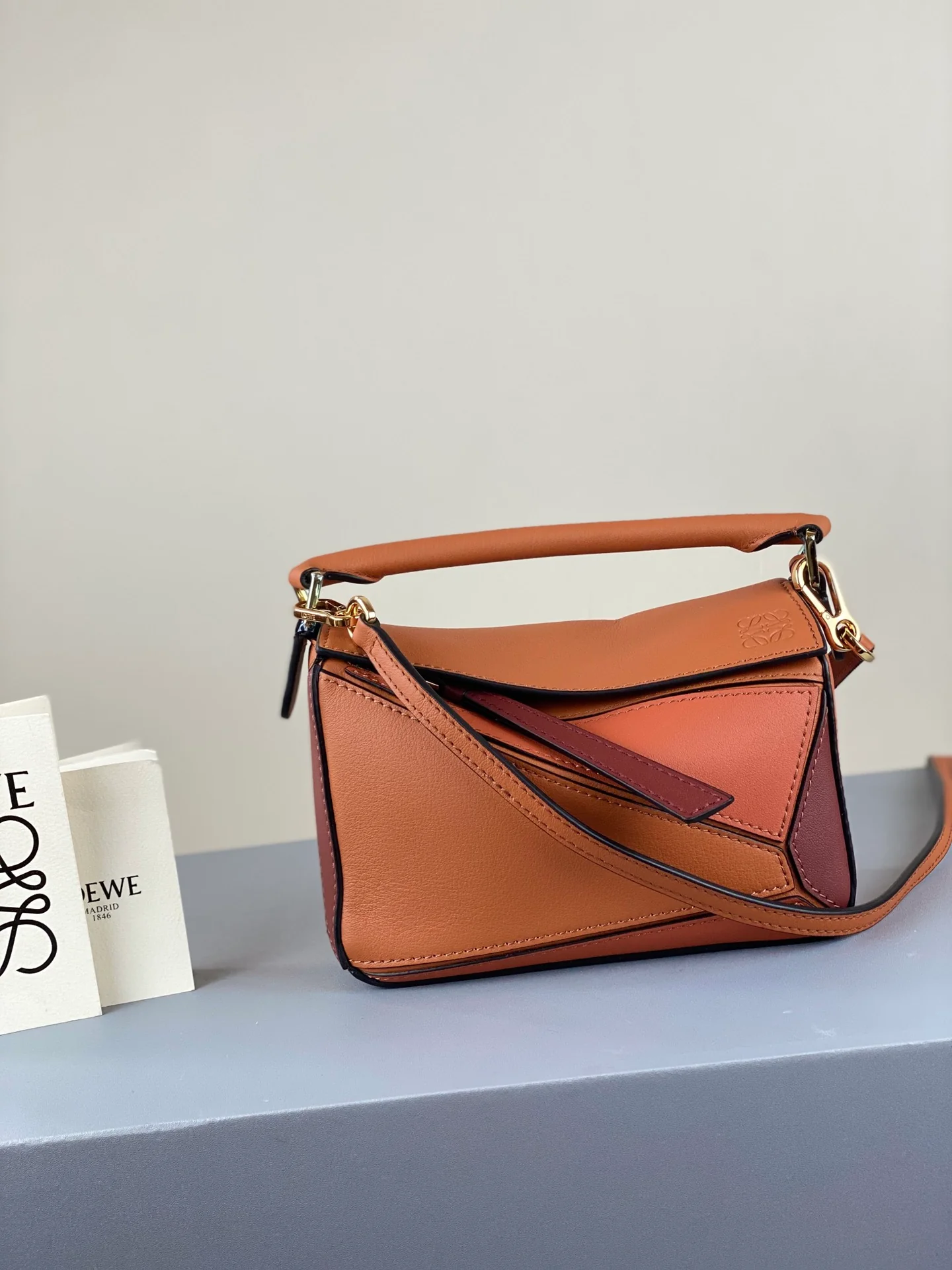 Мини-сумка Loewe Puzzle Bag из телячьей кожи - 10