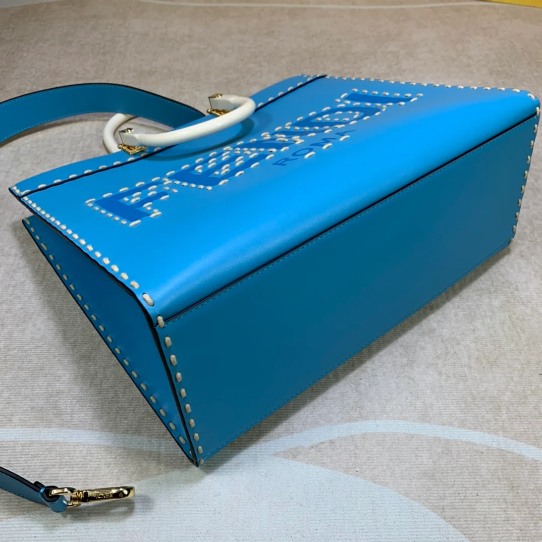 Сумка-тоут Fendi Sunshine Medium Blue из тисненой кожи