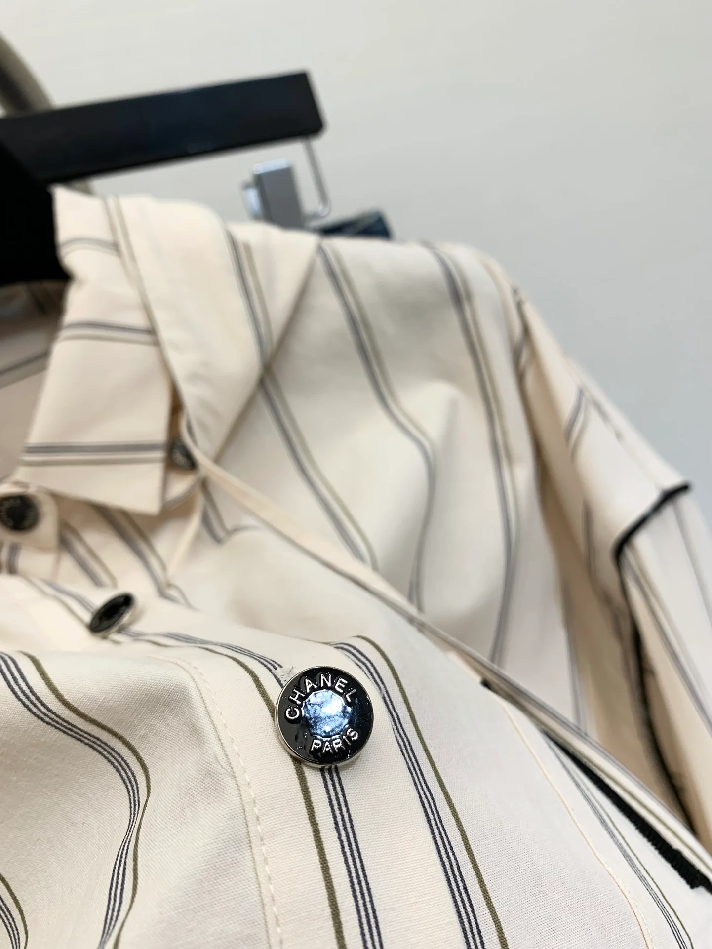 Новая полосатая толстовка с капюшоном Chanel 2403 Весна/Лето - белая