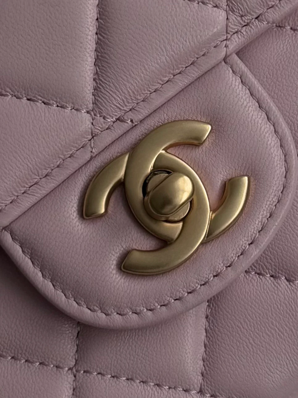 Сумка с ручкой и клапаном, маленькая, розовая, 25 пенсов