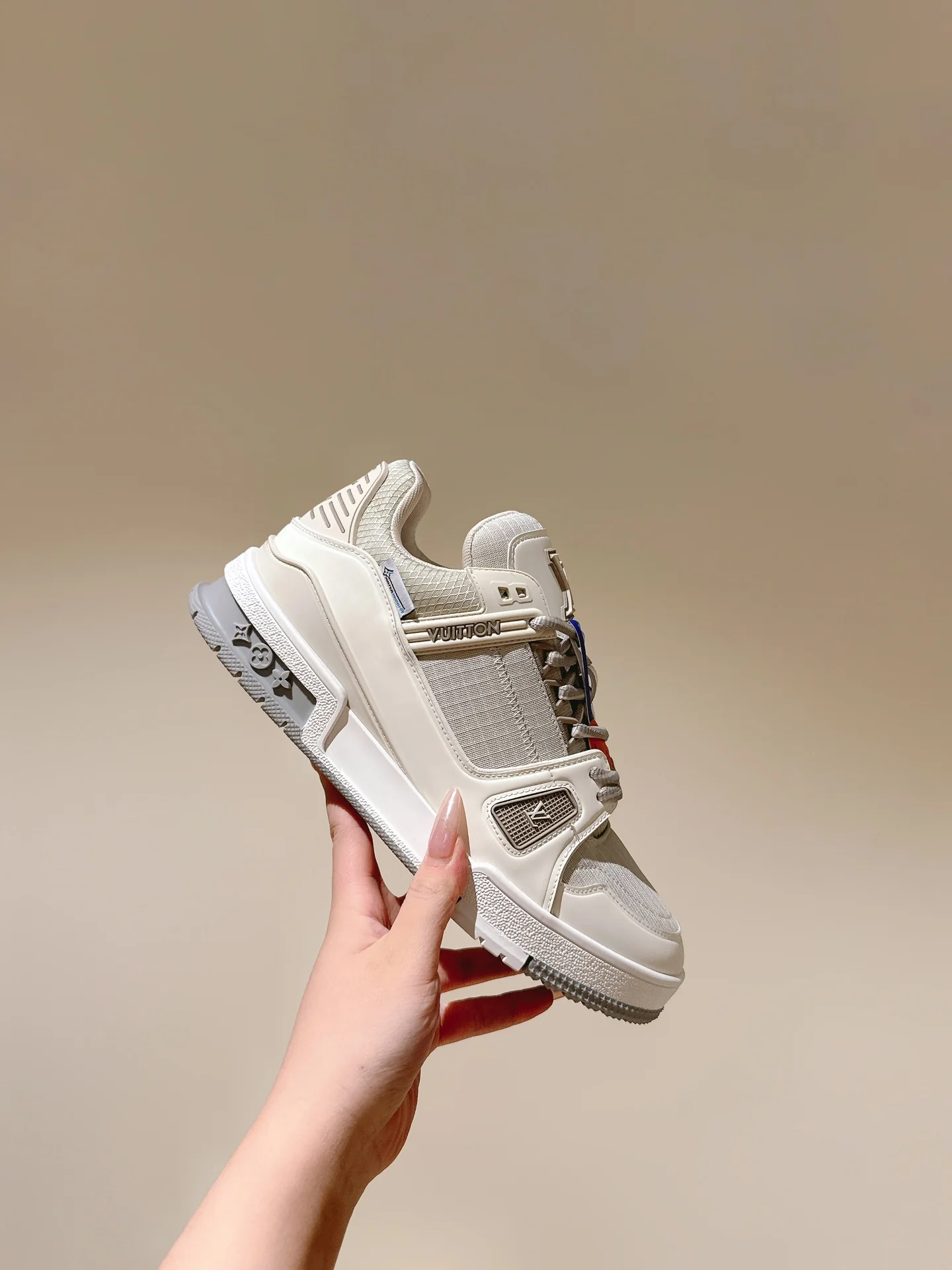 LV-2024-Кроссовки-Белые-2