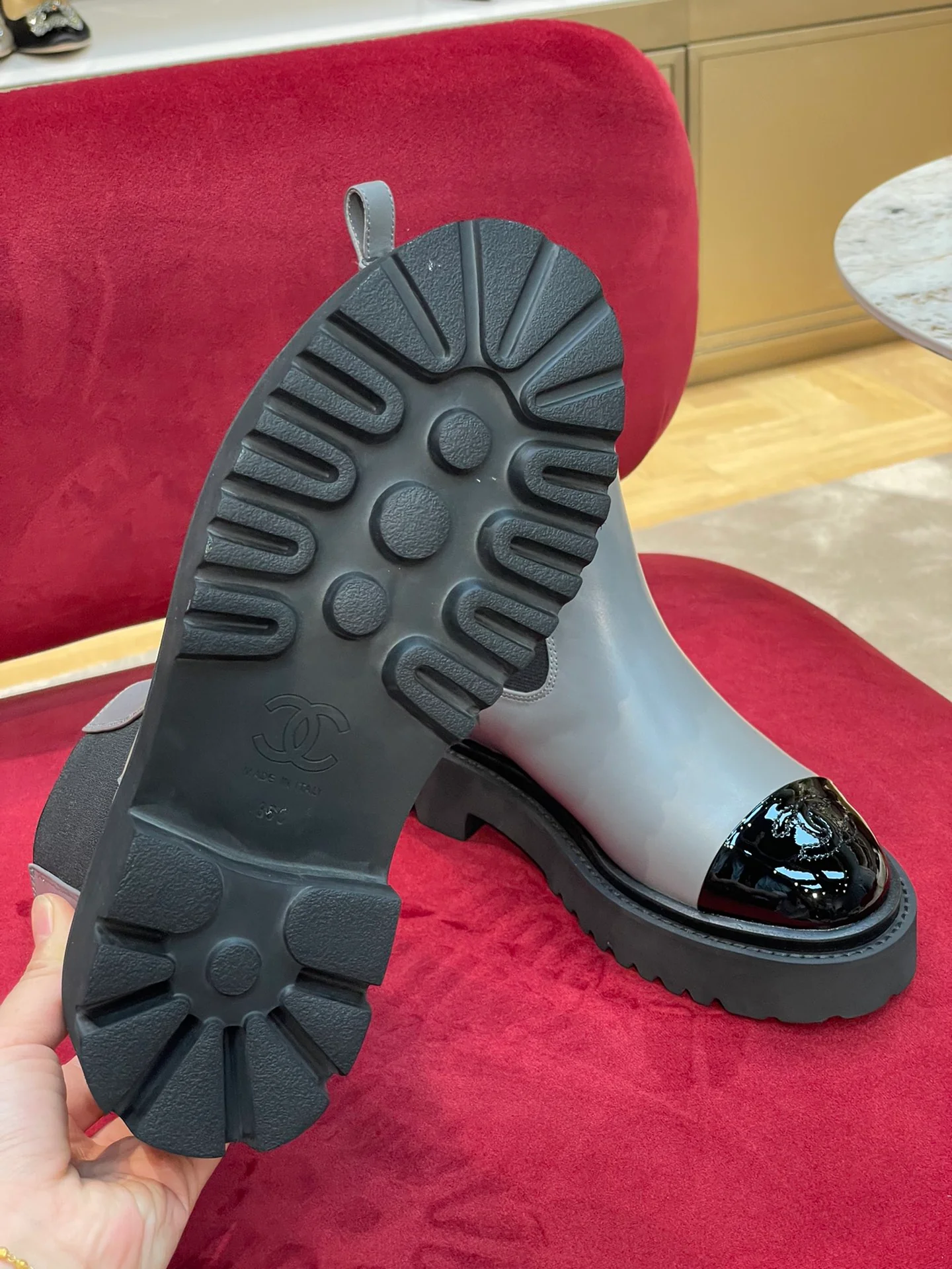 Новинка 2022 года от Chanel - Ботинки челси с круглым носком - Серые