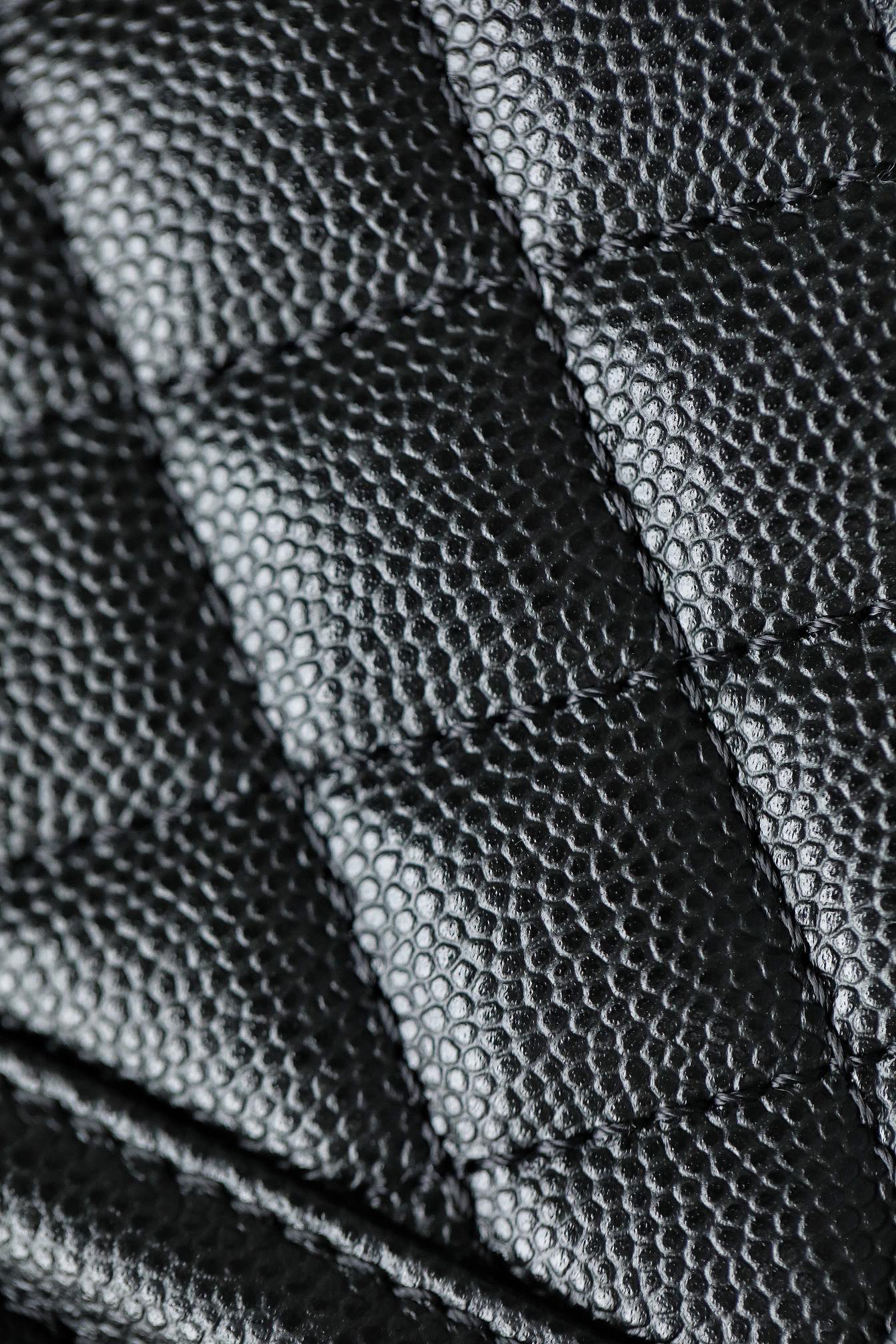 Chanel - ????? Маленькая черная с ромбовидным узором и золотой пряжкой