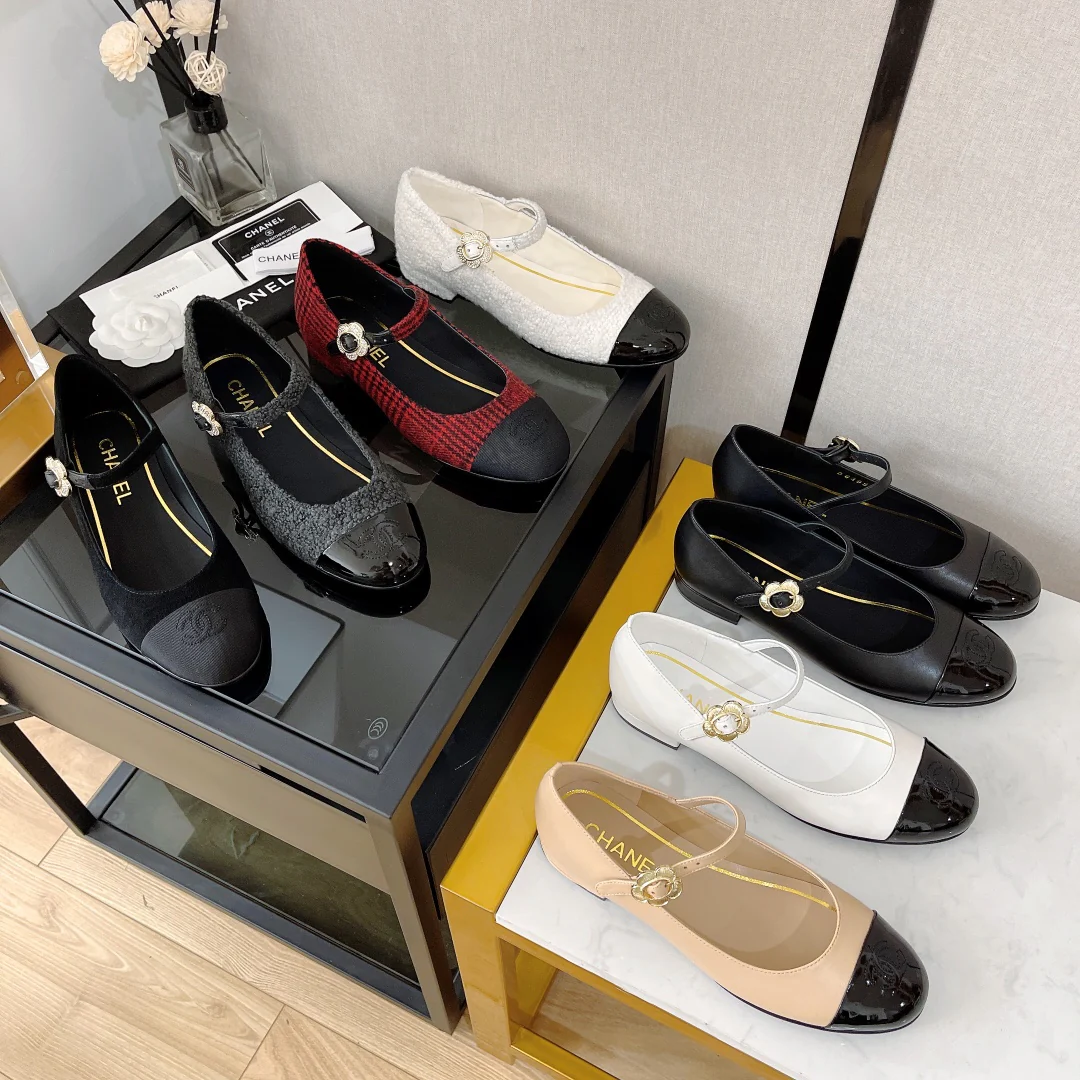 Туфли Мэри Джейн Chanel 22SS с цветочным принтом - изображение из коллекции