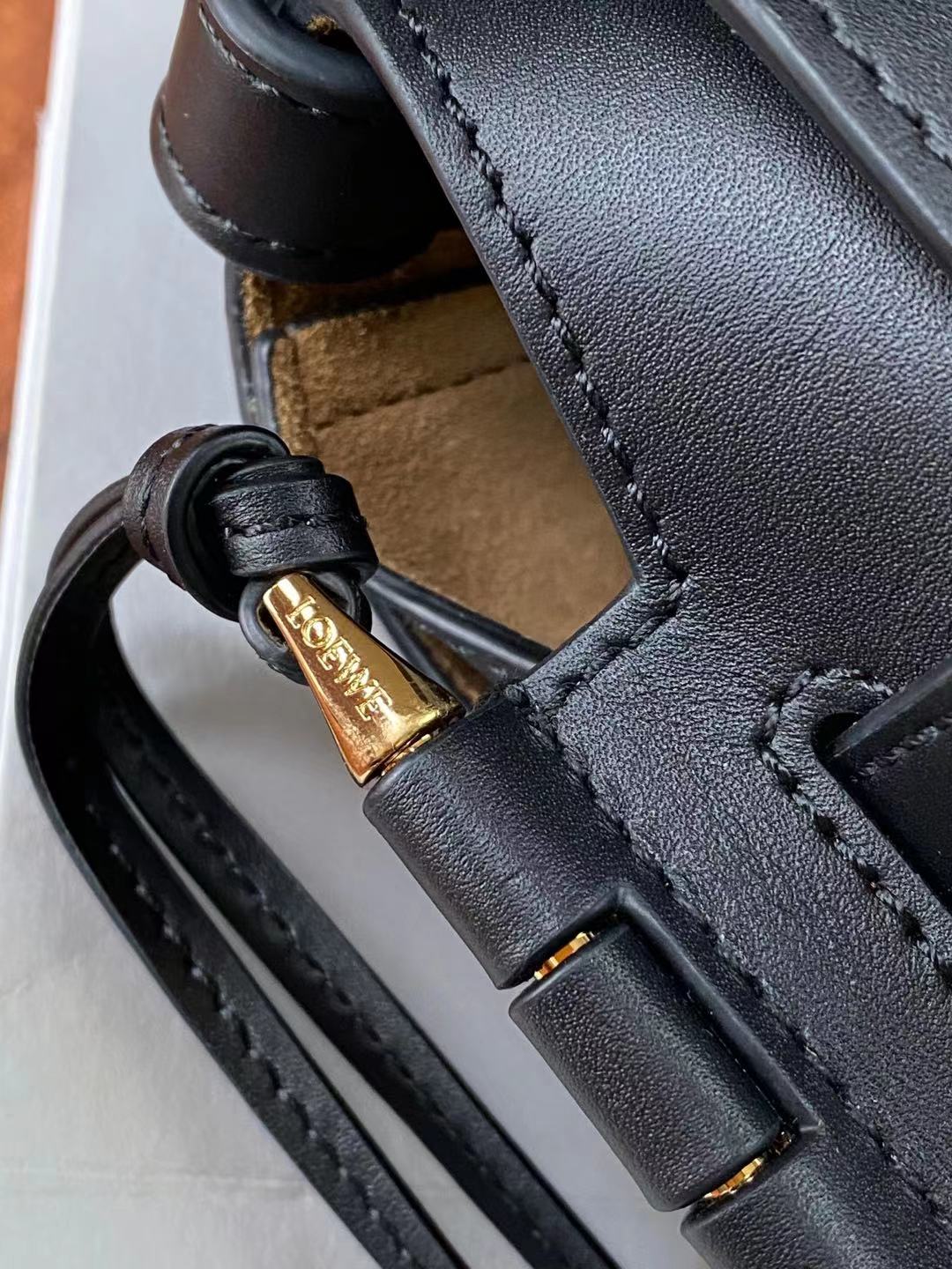 Сумка-седло Loewe-gate Letter с широким плечевым ремнем - маленькая - 1