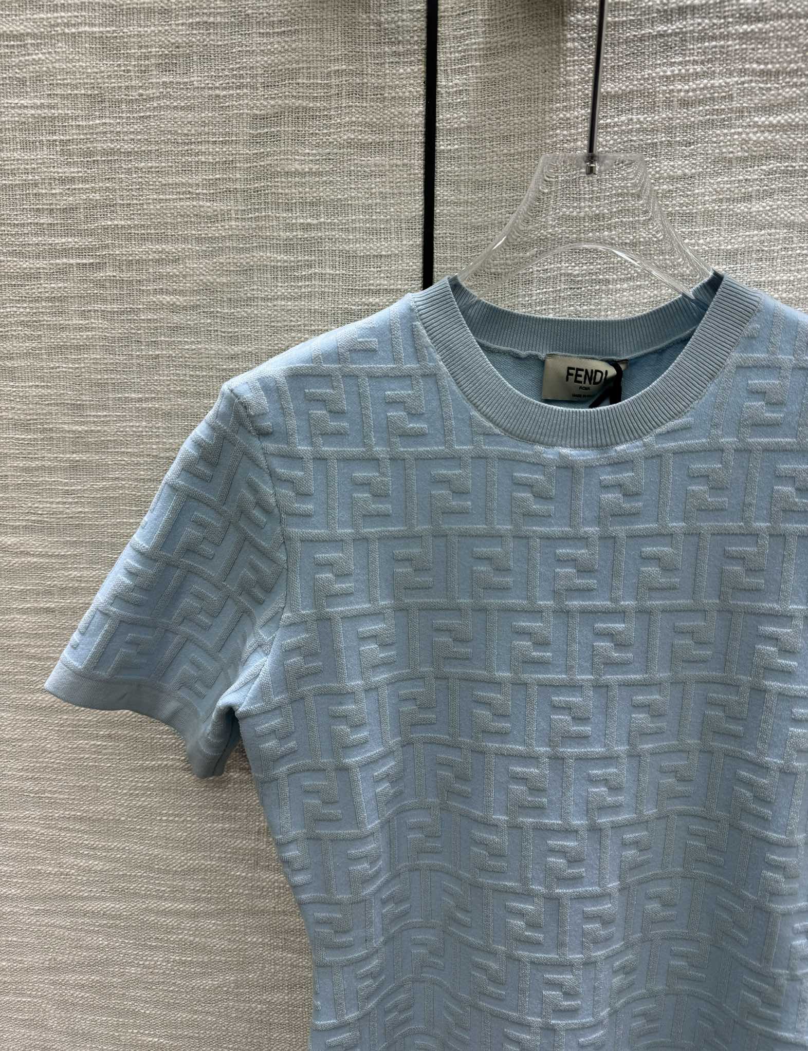 Футболка Fendi-2403 с объемной буквой F, трикотажная, с коротким рукавом, синяя.