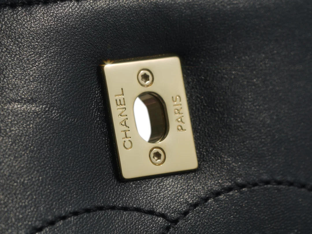 Chanel Trendy CC Classic Black Quilted Pattern - 25cm