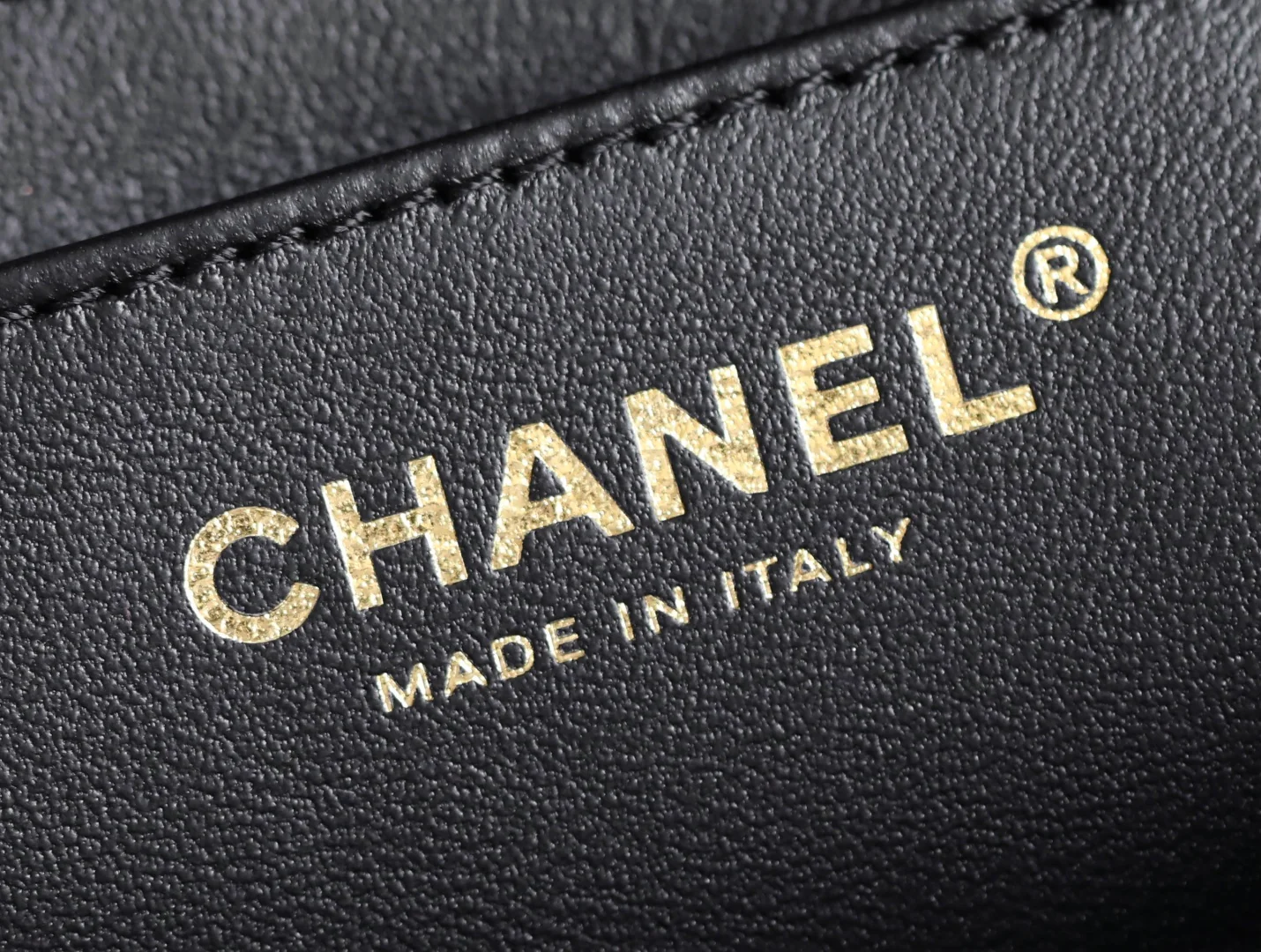 Мини-юбка Chanel 25k с бантом и ручкой из бархата, черная.