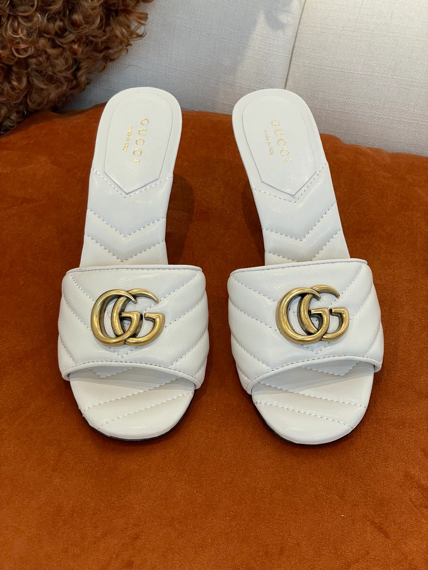 Gucci - Белые кожаные туфли на каблуке