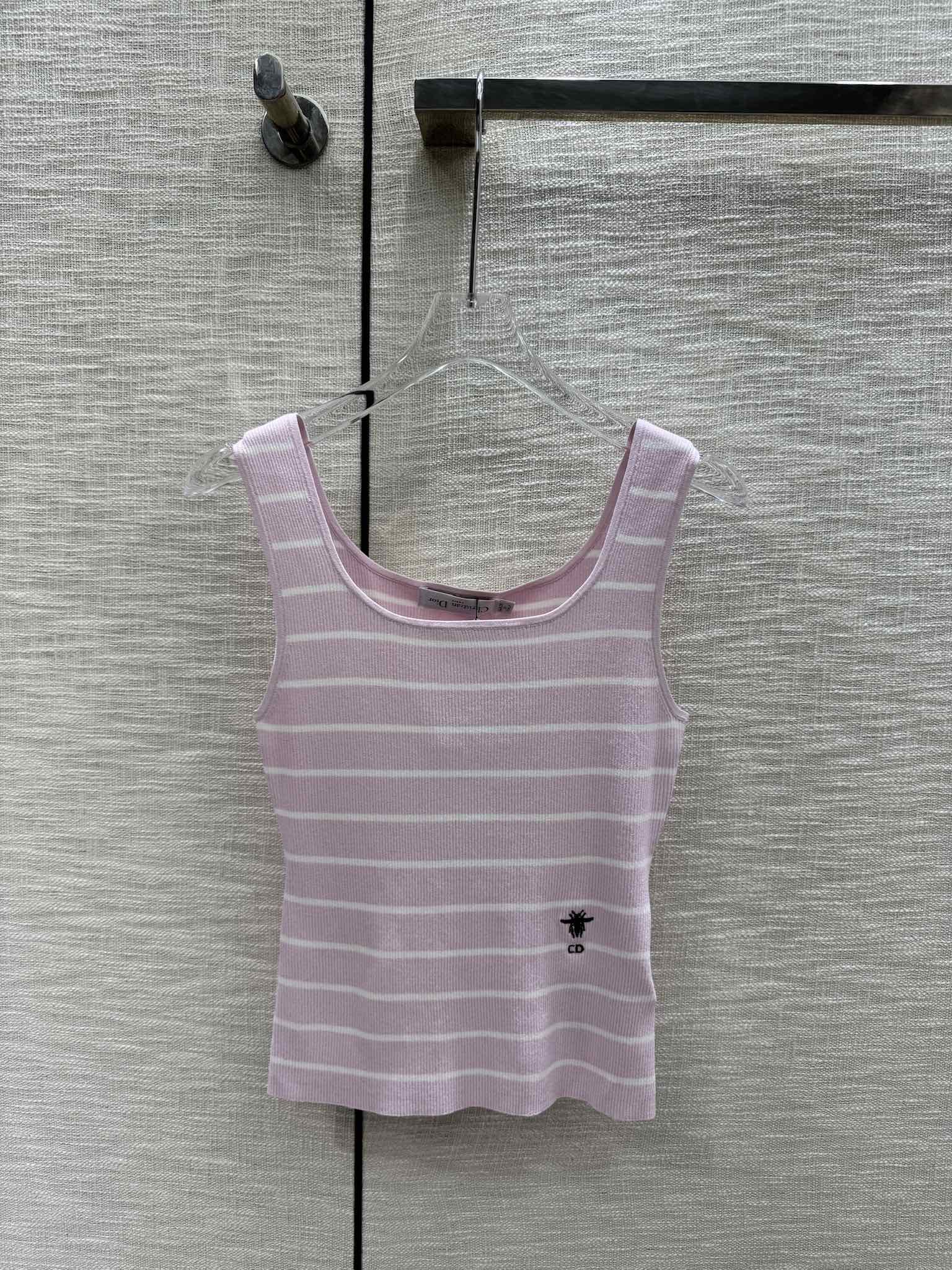 Вязаный жилет Dior 2403 в полоску с цветовыми блоками - розовый