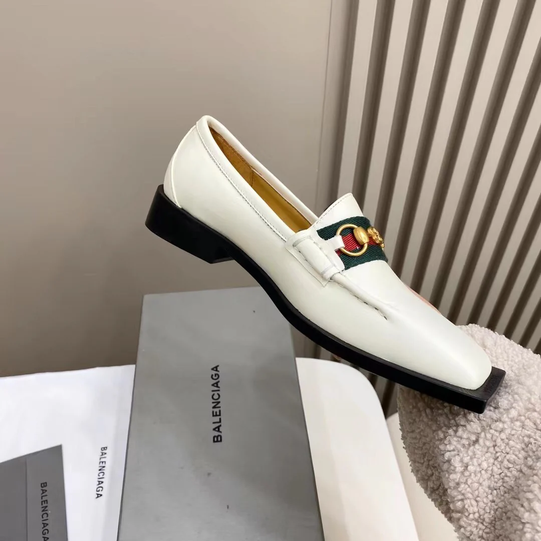 Balenciaga - Обувь в афро-стиле