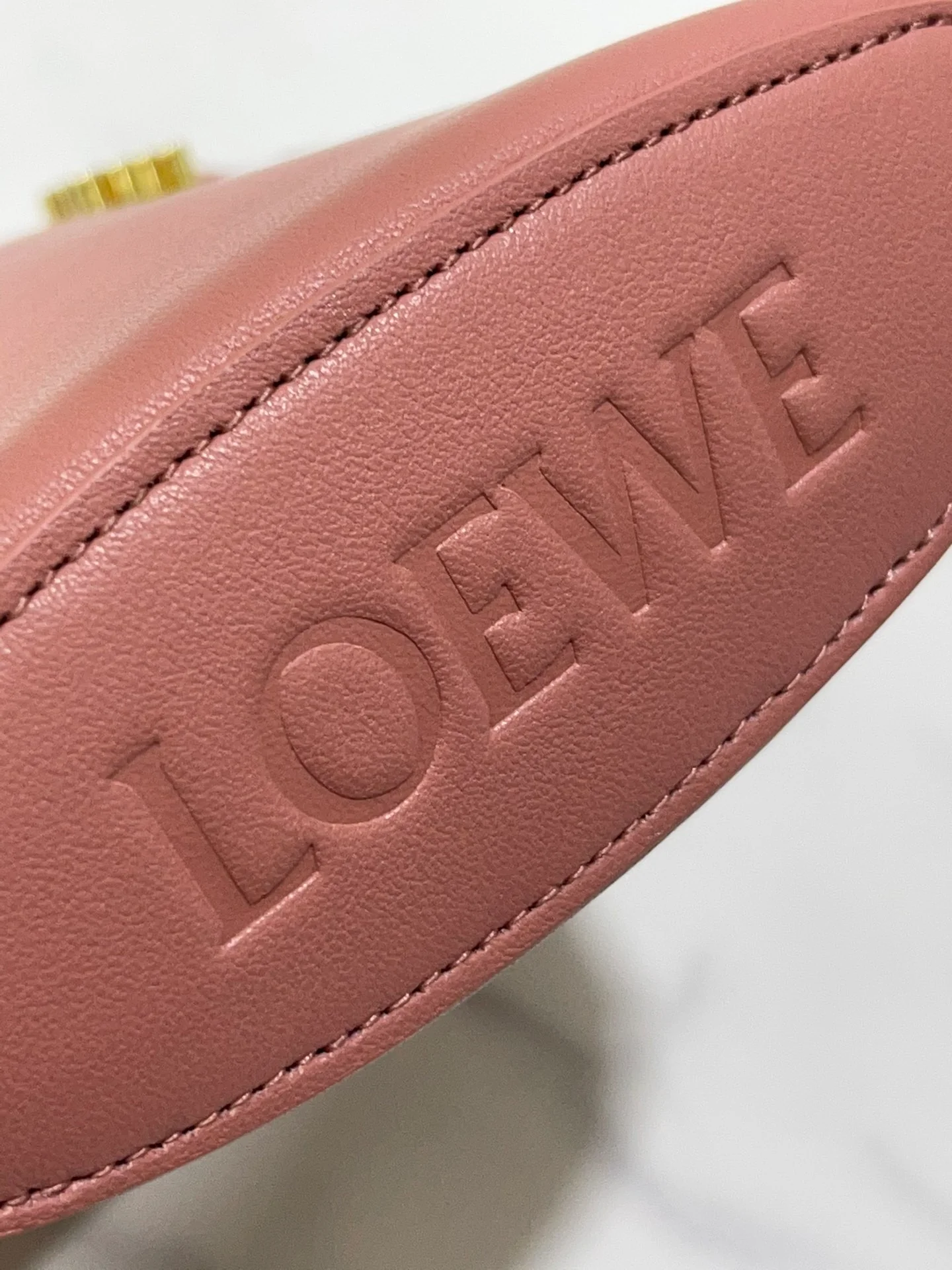 Чехол для телефона Loewe Dice Pocket series - розовый