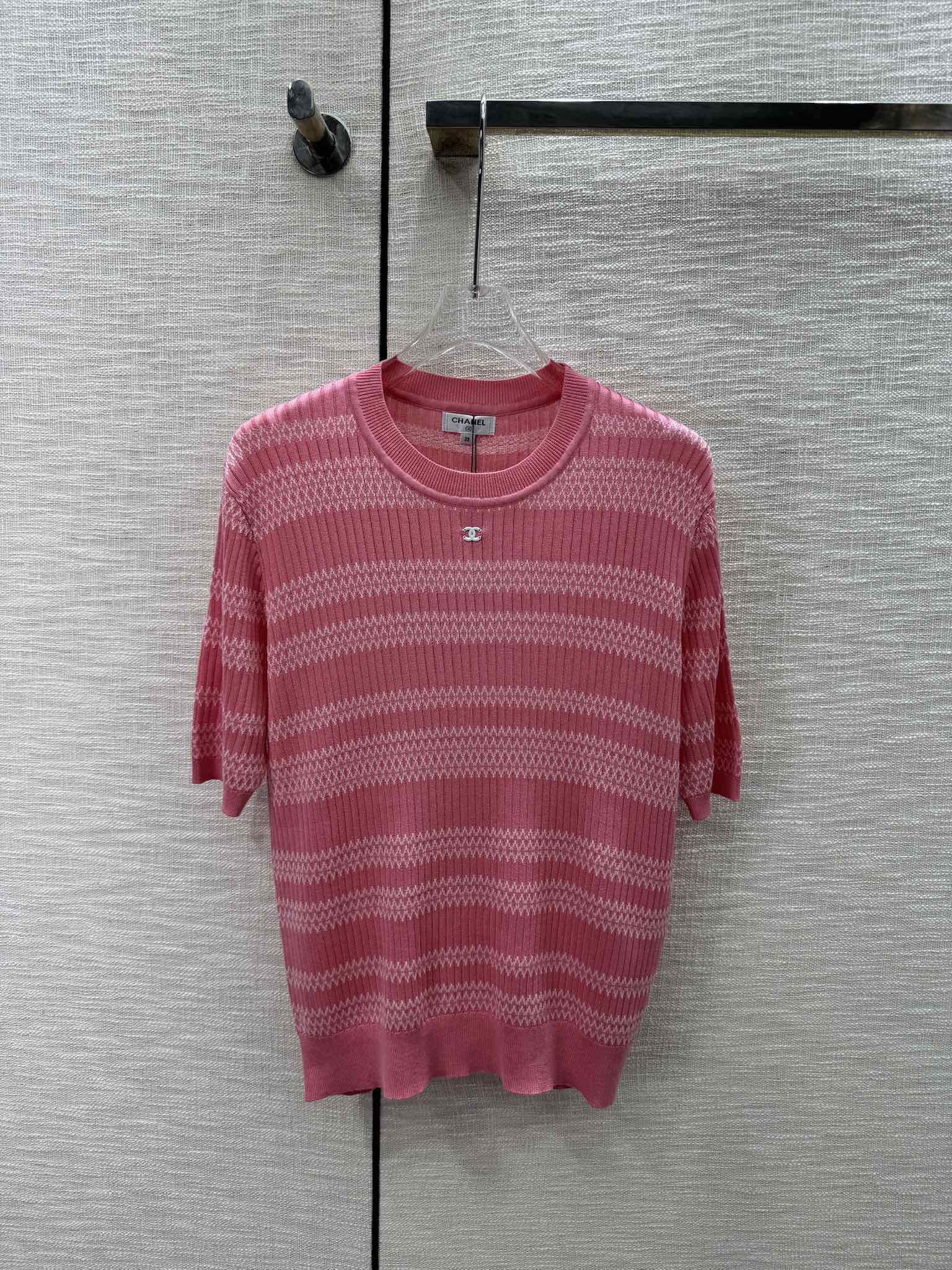 Chanel 2404 - Вязаный топ с короткими рукавами в полоску с цветовыми блоками - Розовый