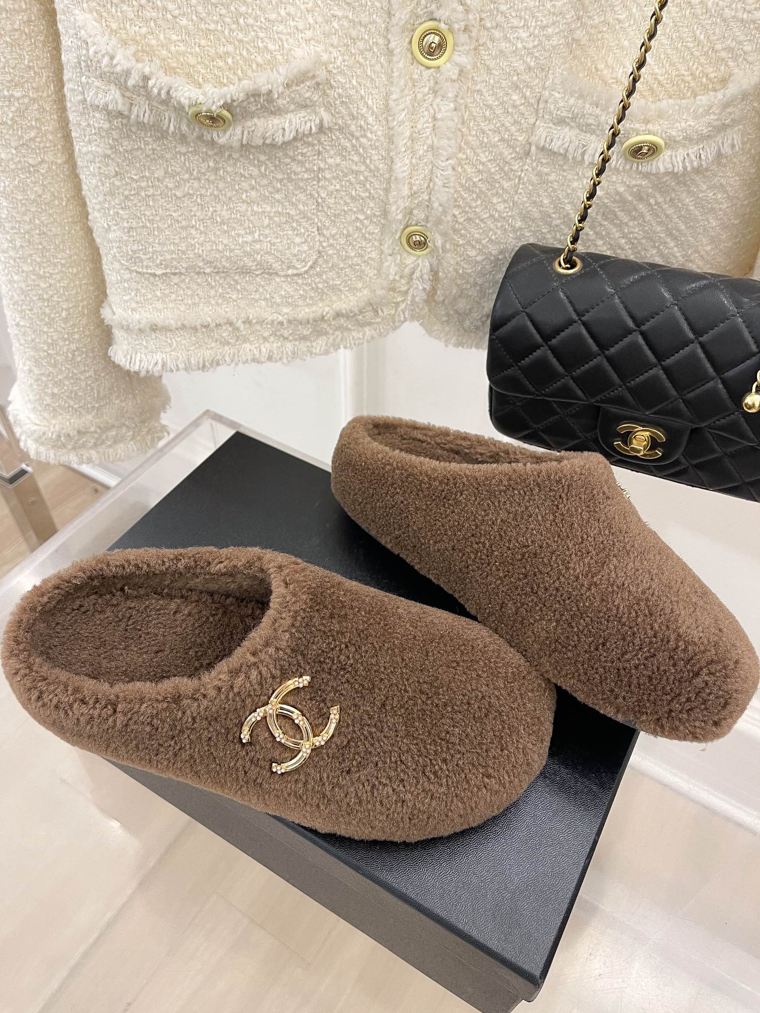 Весенние тапочки Chanel Birkenstock 2022 - коричневые