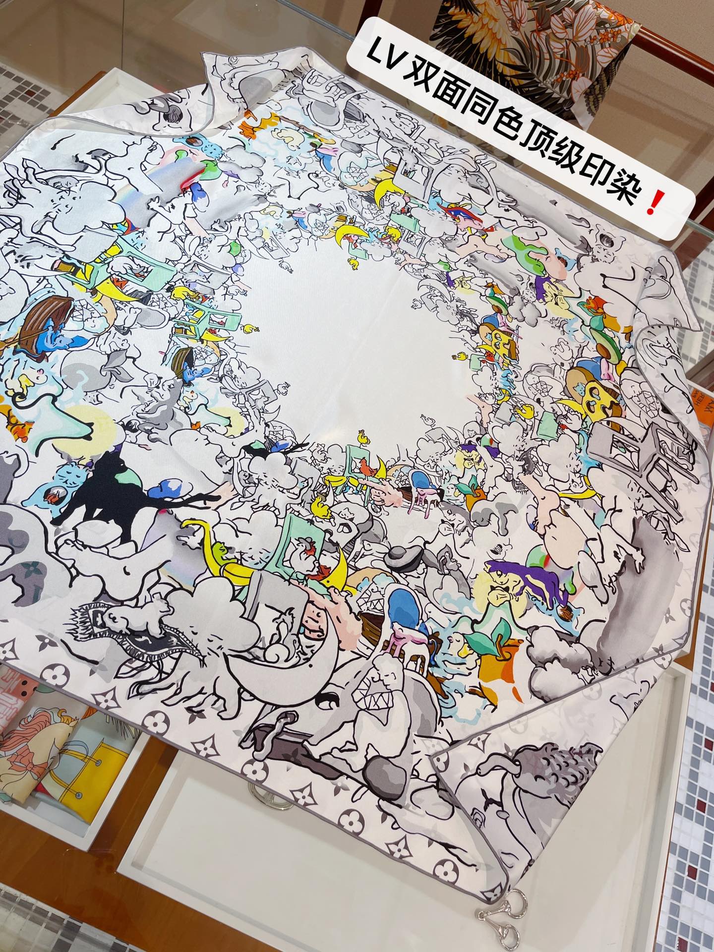 LV - Шелковый шарф коллекционного издания