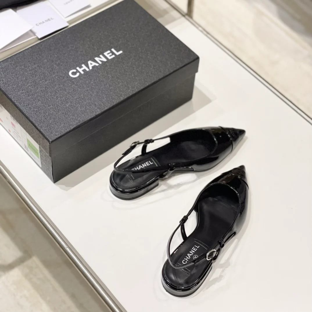 Сандалии Chanel с острым носком - 1