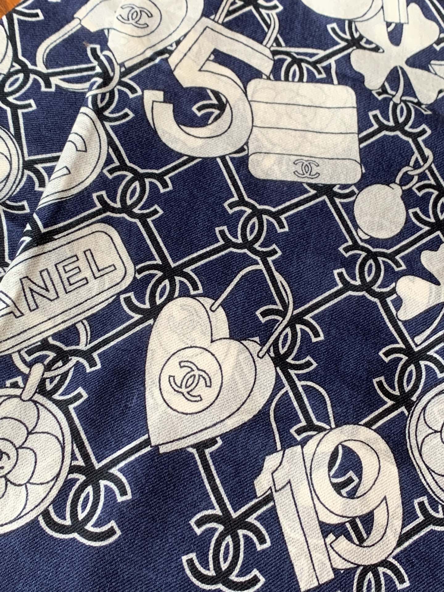 Шарф Chanel с цифровым рисунком - 100-200 см - кашемир 300 нитей.