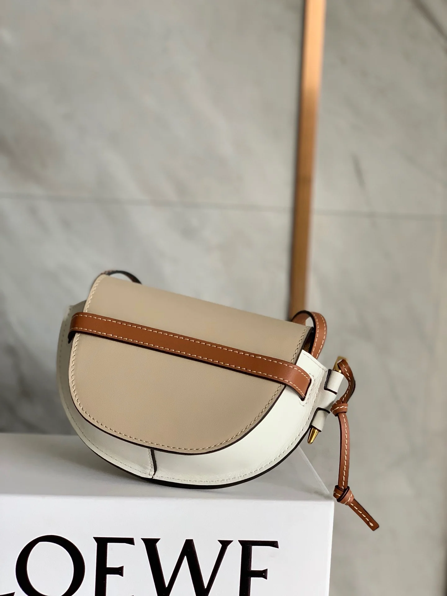 Loewe-gate-mini-21x12-5x9-5-cm-8