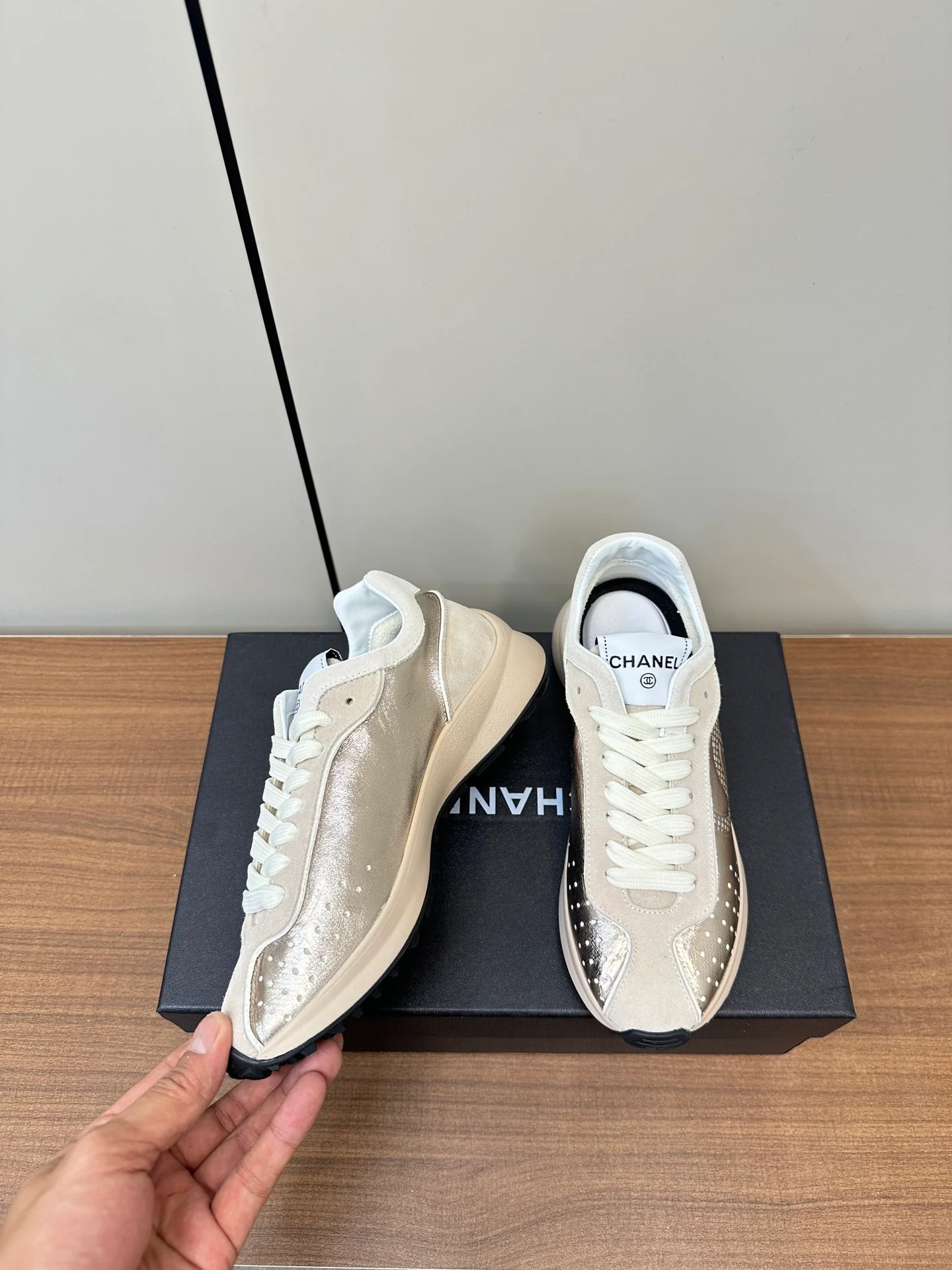 Повседневные туфли Chanel 2025 - золотистые