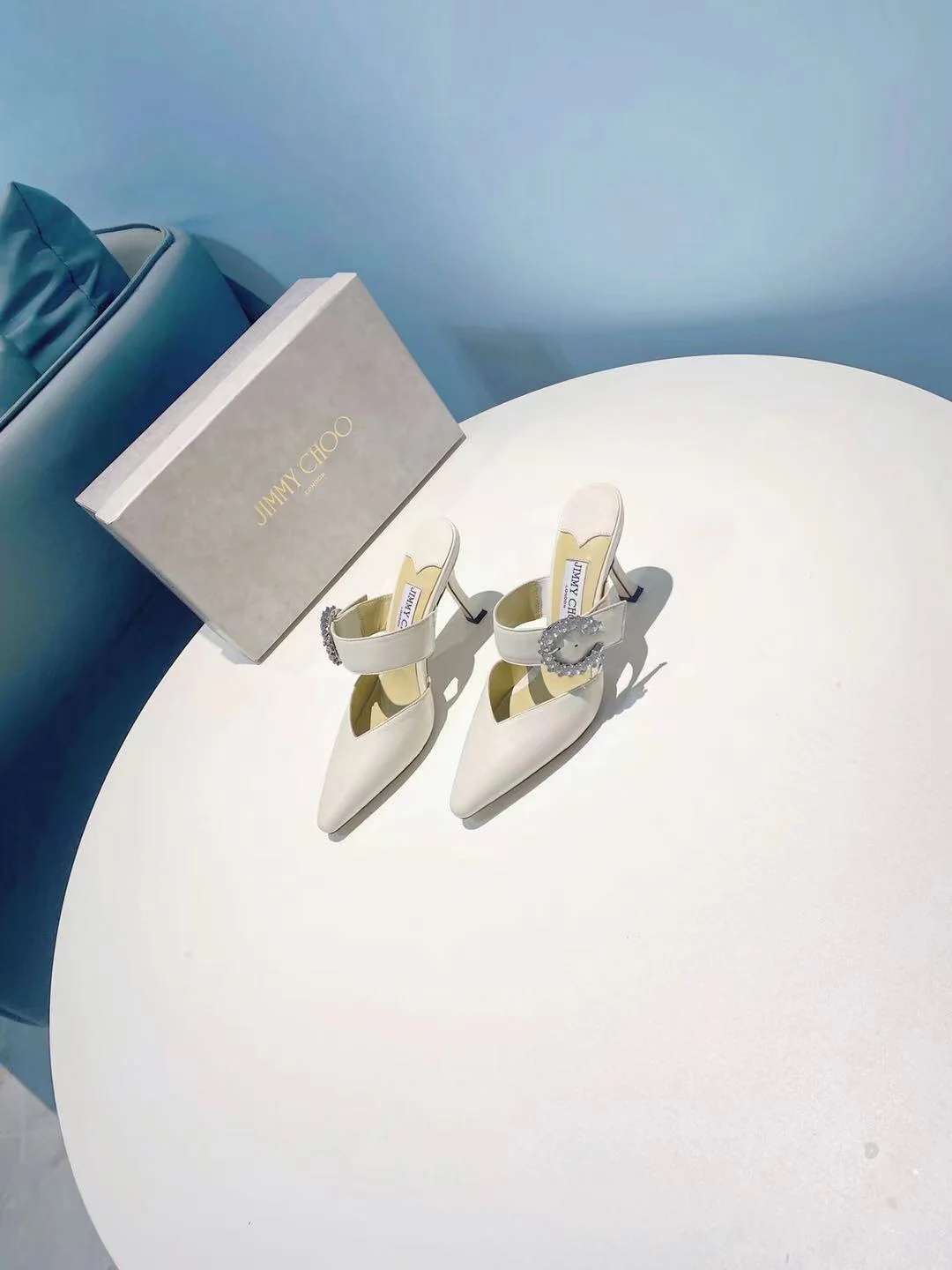 Замшевые босоножки на высоком каблуке Jimmy - белые