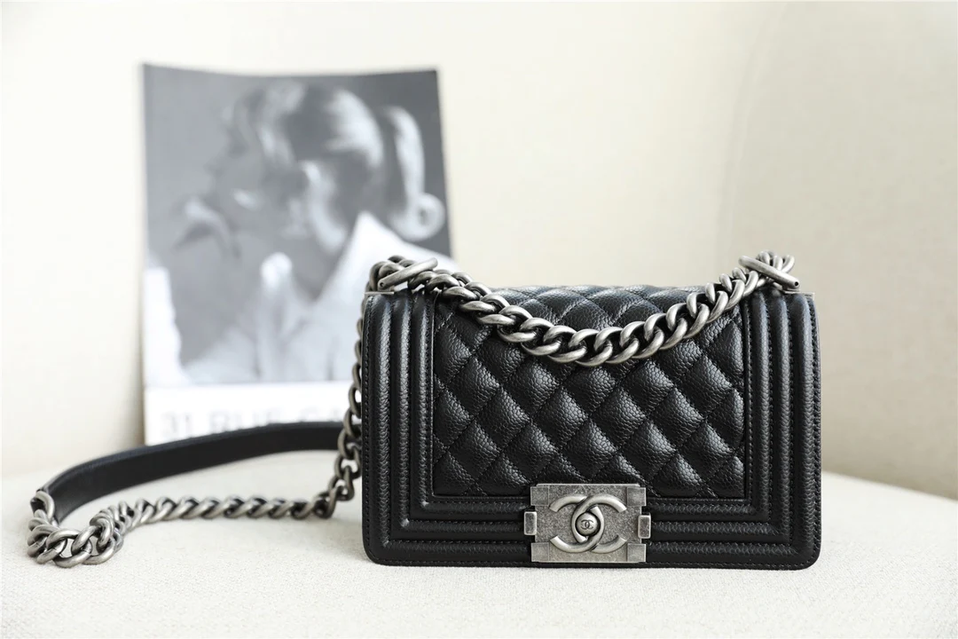 Chanel-boy-20cm-50
