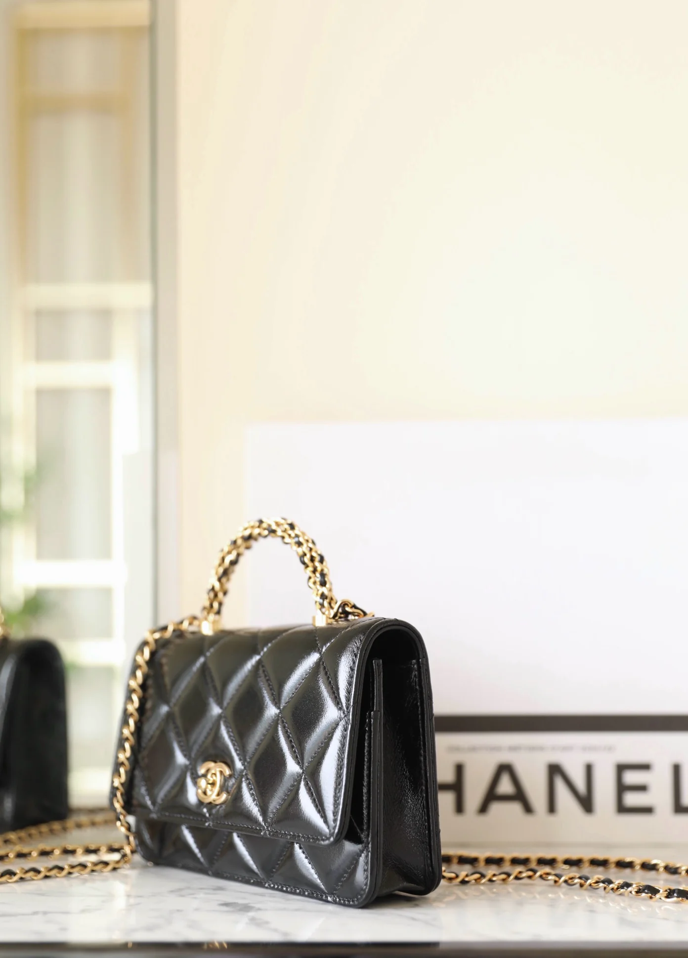 Сумка Chanel на цепочке с петлевой ручкой - WOC - Черная