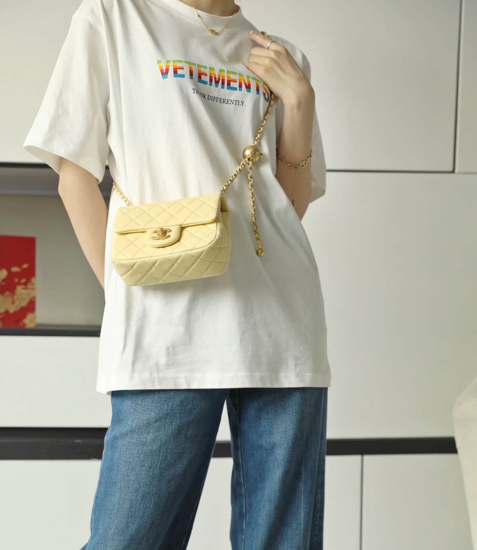 Chanel - Квадратная сумка Gold Globe - Мини-сумочка в форме куриного желтка