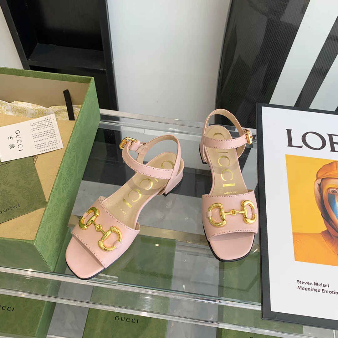 Босоножки Gucci на низком каблуке - 1