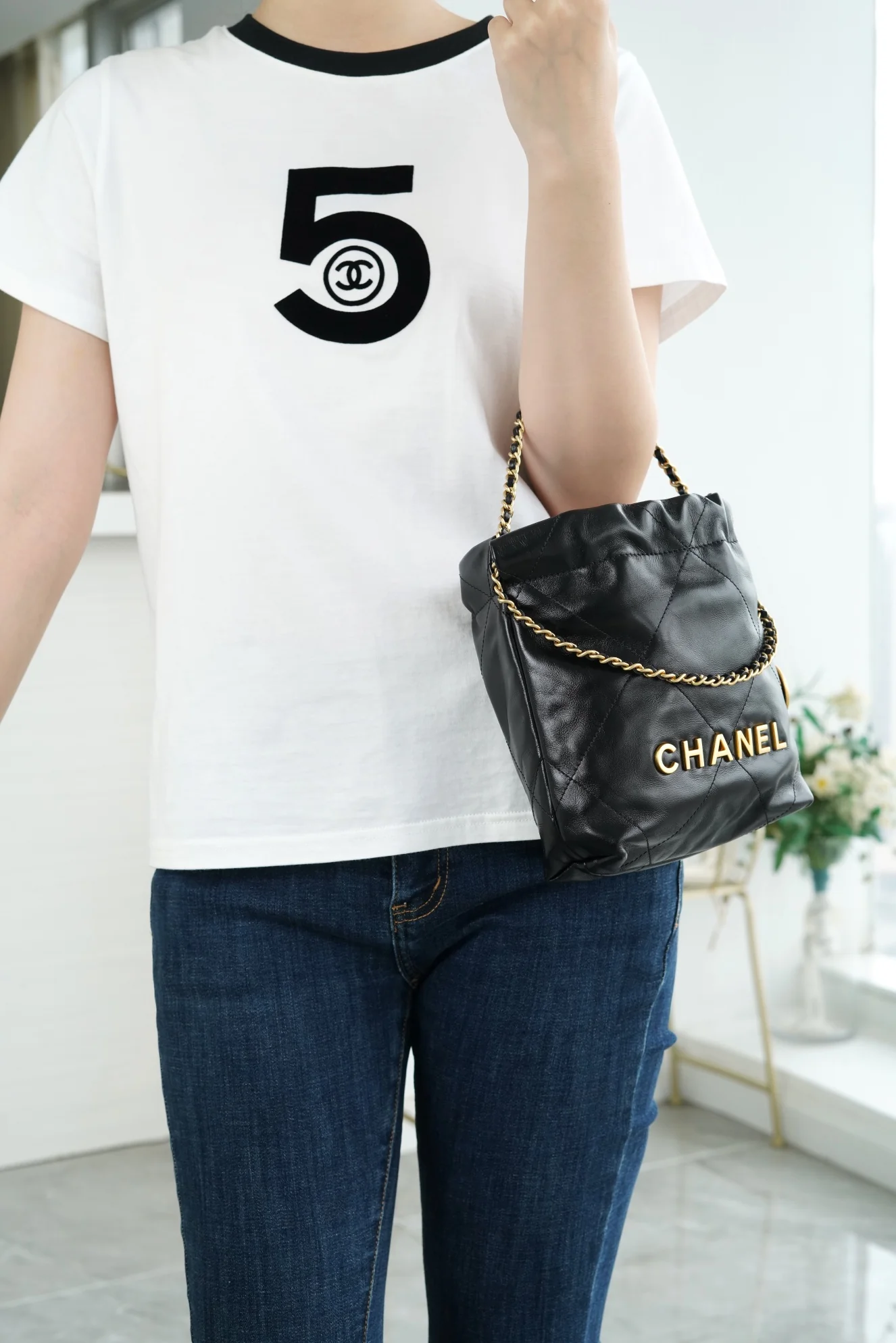 Сумка Chanel No. 22 — черная с золотой цепочкой — черная