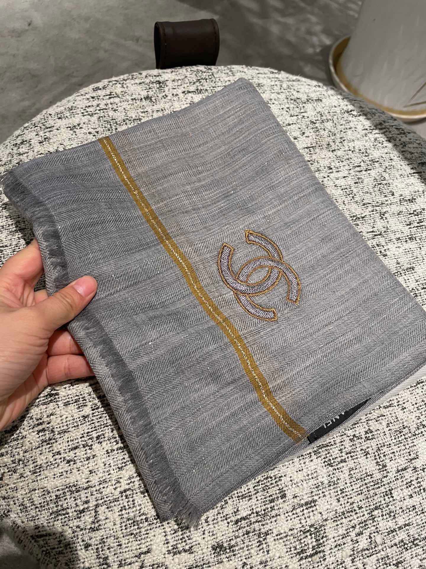 Chanel - Мягкий однотонный шарф - 105-180 см - Серый