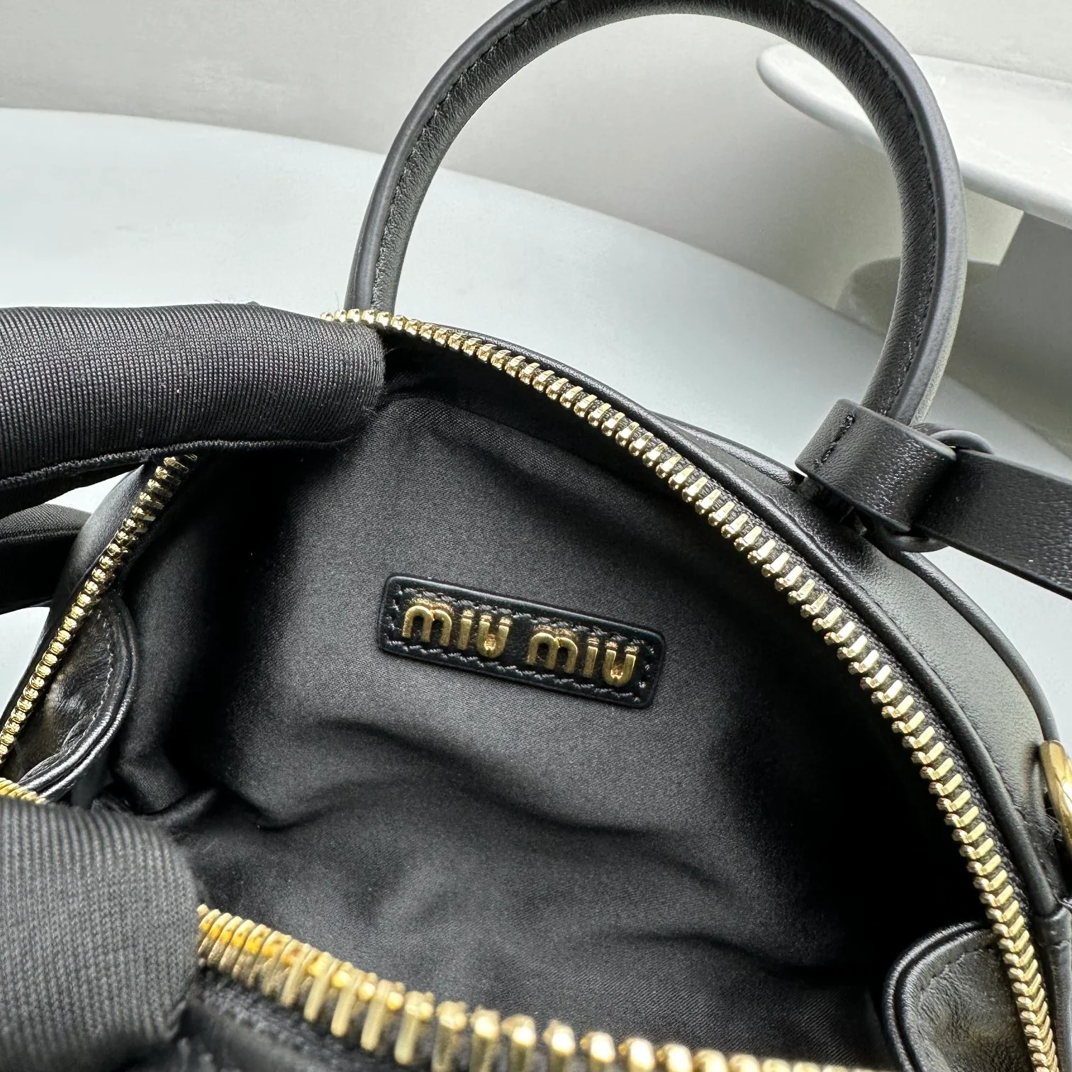 Сумка для боулинга Miu Miu - черная