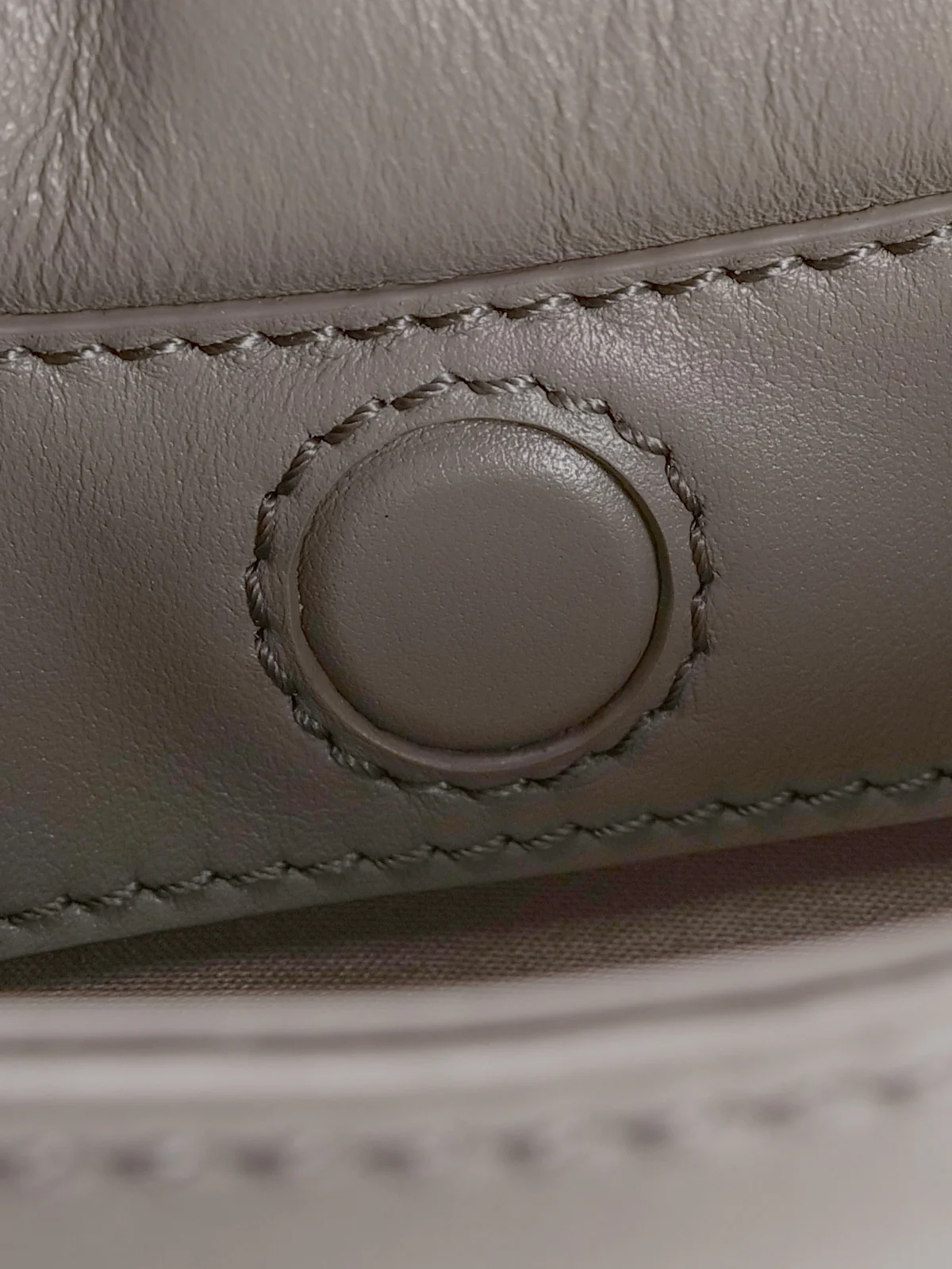 Сумка-багет Miu Miu через плечо - серая