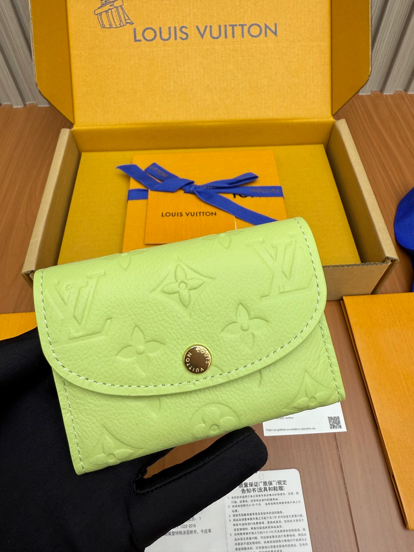 LV-m82930 - Цельностальной кошелек - Светло-зеленый