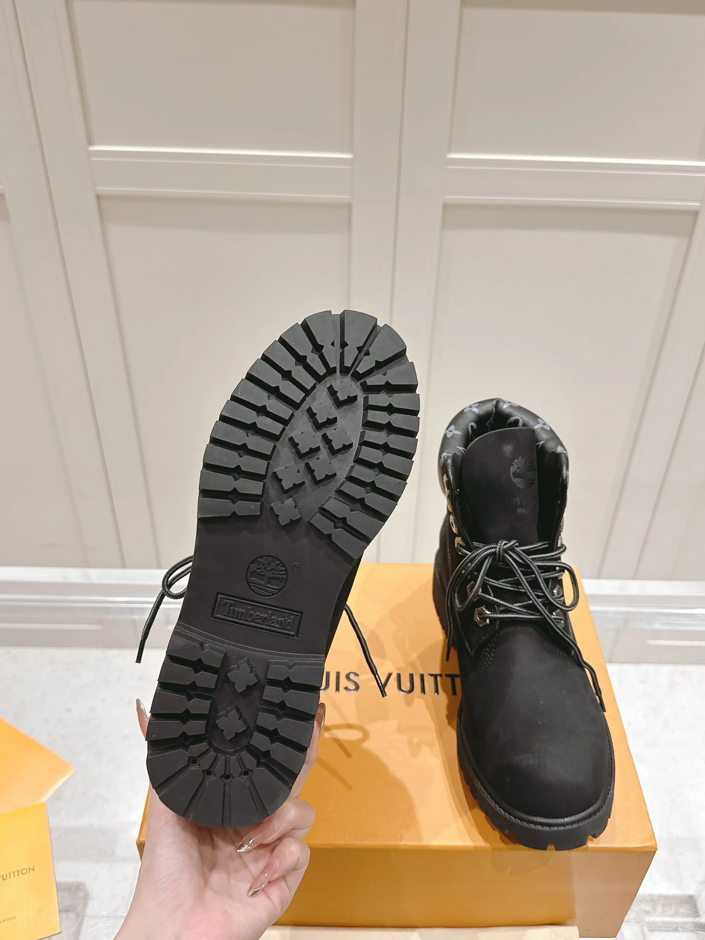 Коллекция LV-2024: Ретро ботинки Dr. Martens - Изображение из коллекции