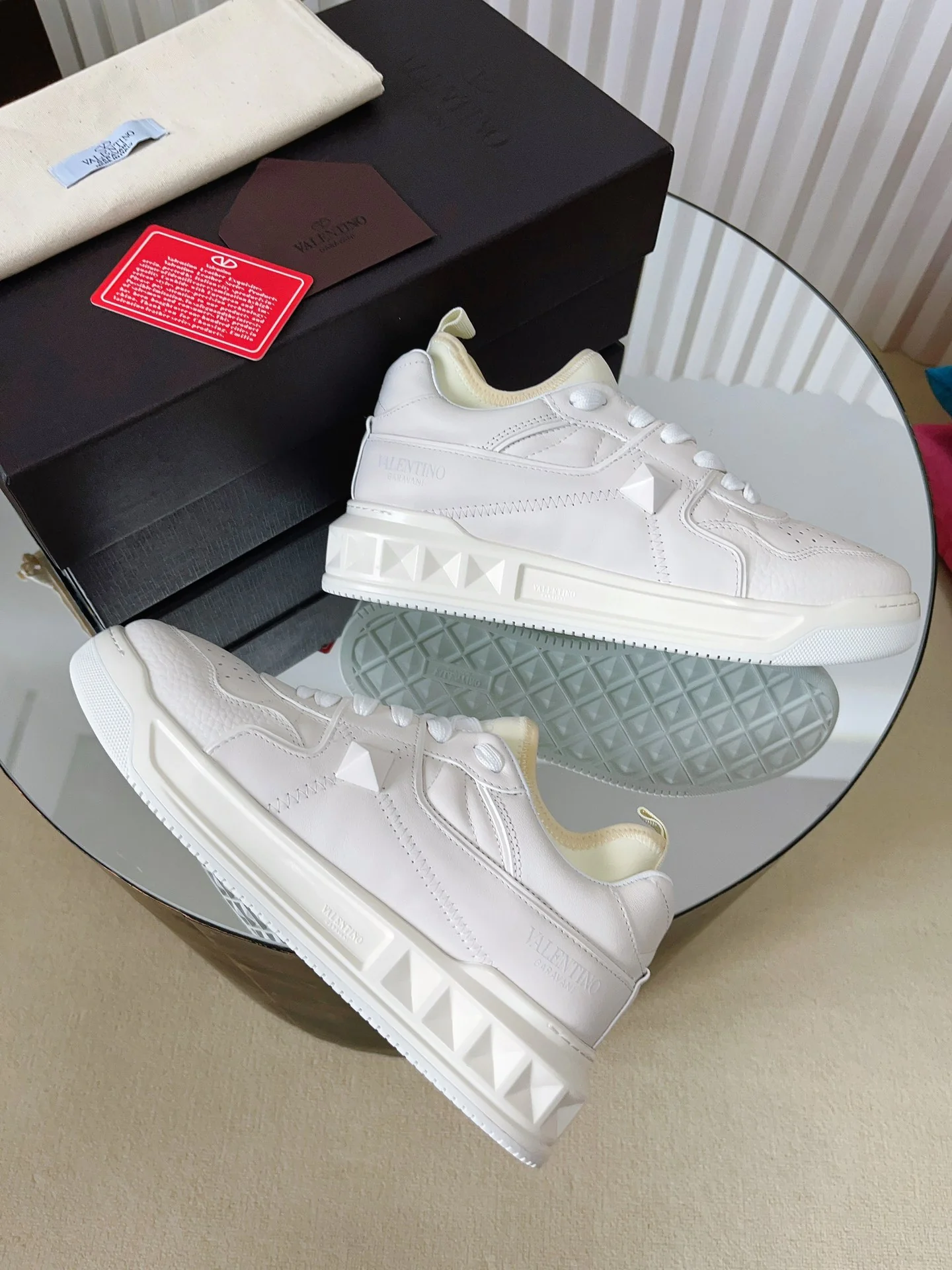 Valentino - Повседневные кроссовки - Унисекс - Белые