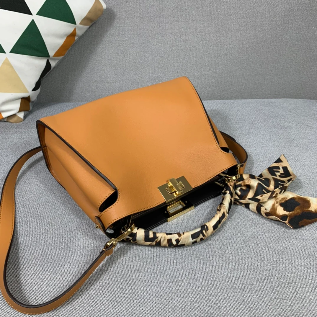 Сумка Fendi Peekaboo из коричневой кожи