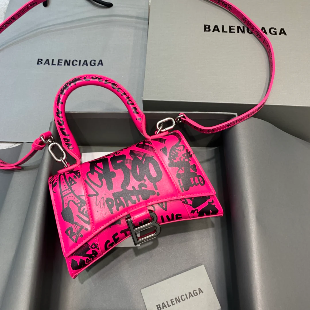 Сумка Balenciaga Hourglass, размер XS, цвет розовый, однотонный, с граффити.