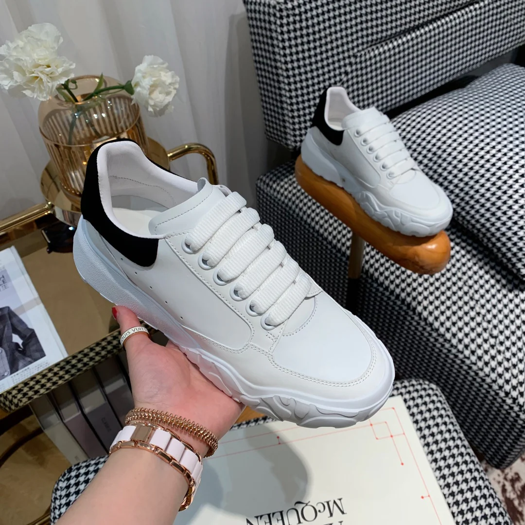 McQueen - Новые кроссовки - Black Tail