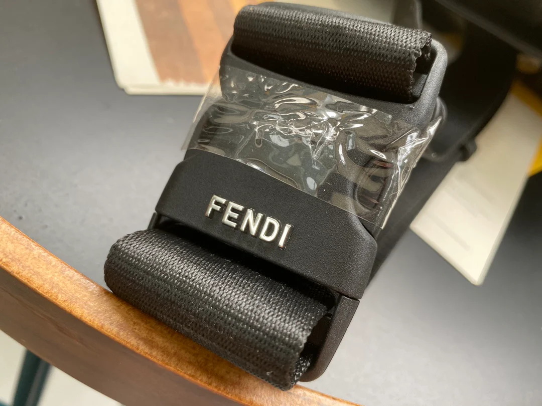 Сумка Fendi Baguette Medium из черной кожи - 2 шт.